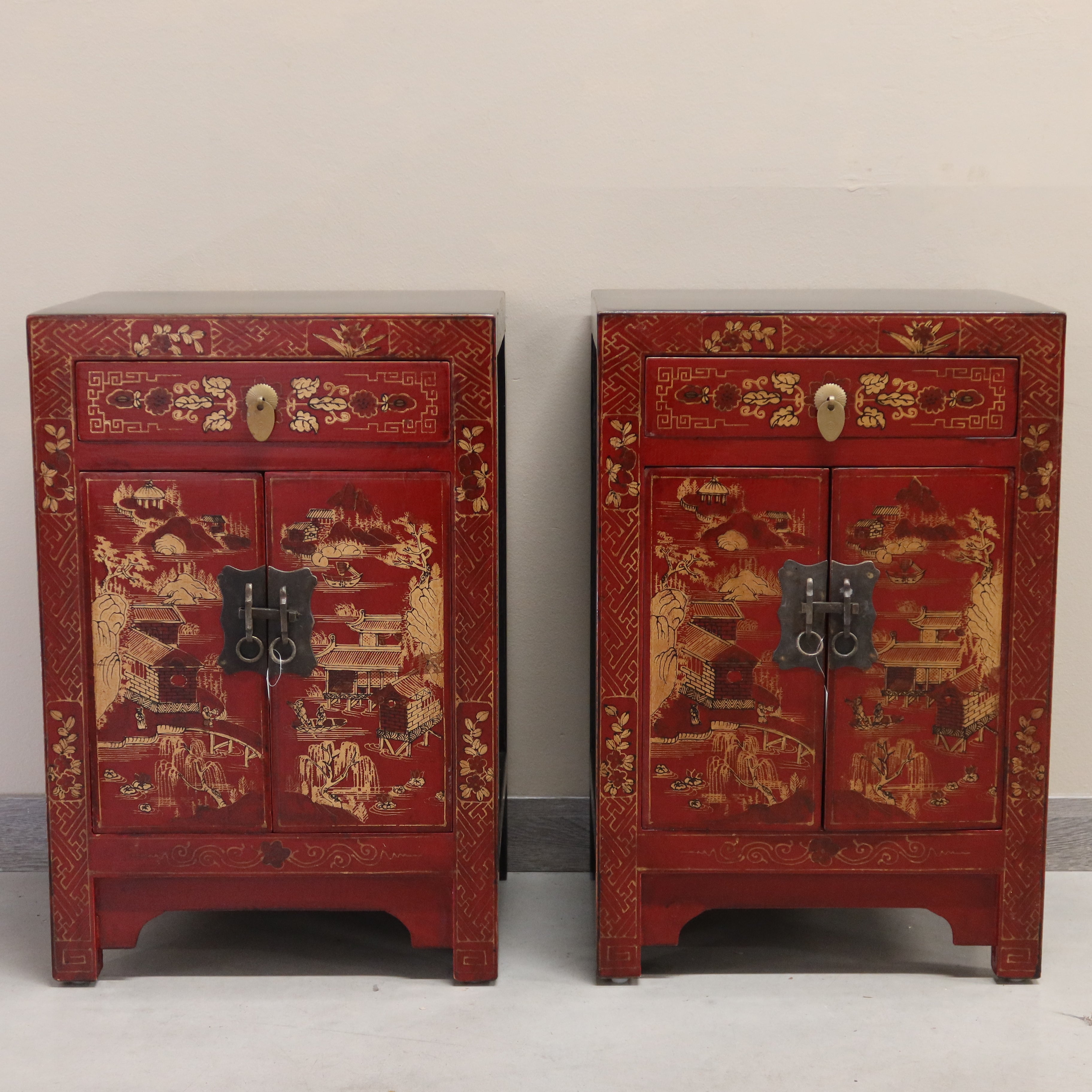 COMODINO SHANXI ROSSO DECORATO