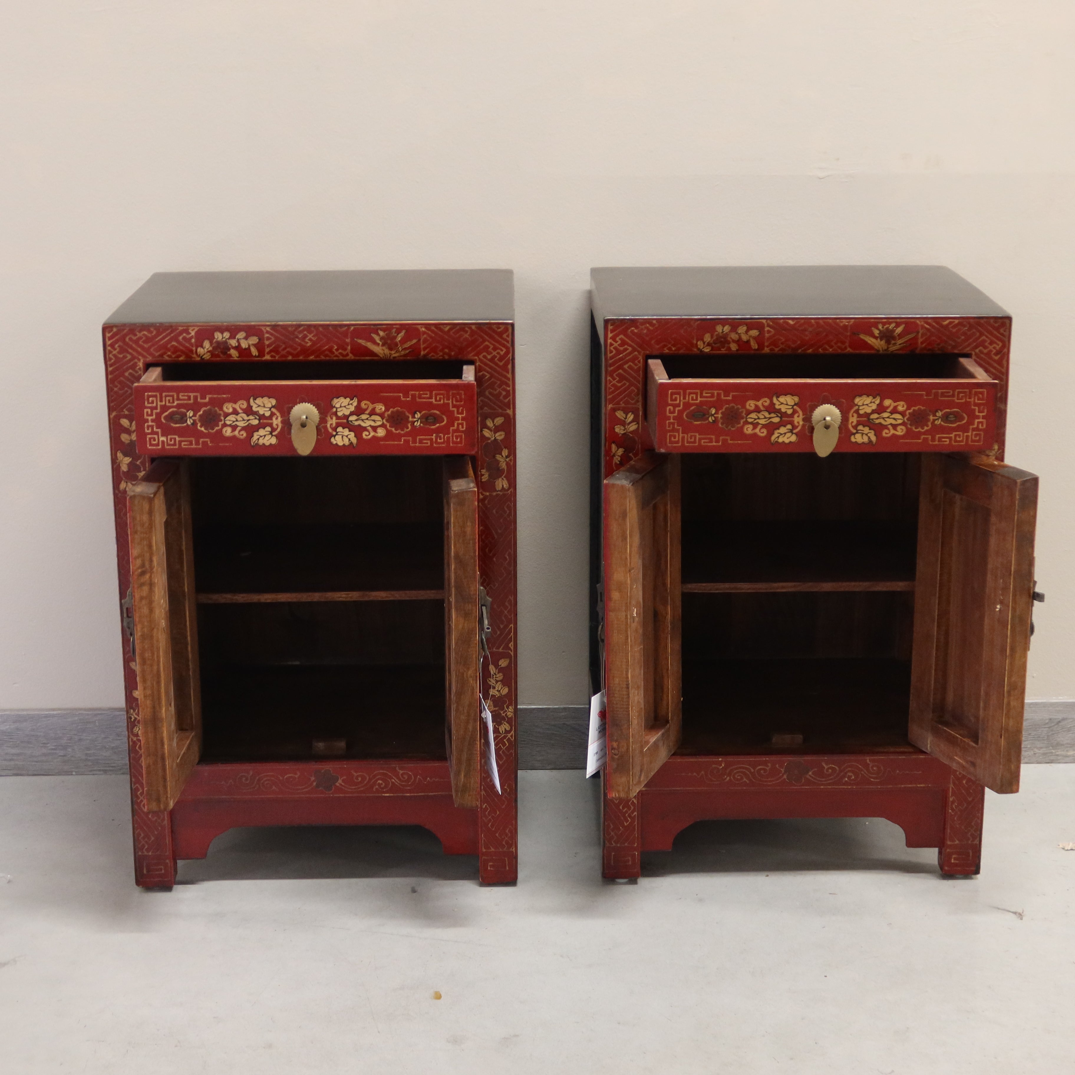 COMODINO SHANXI ROSSO DECORATO