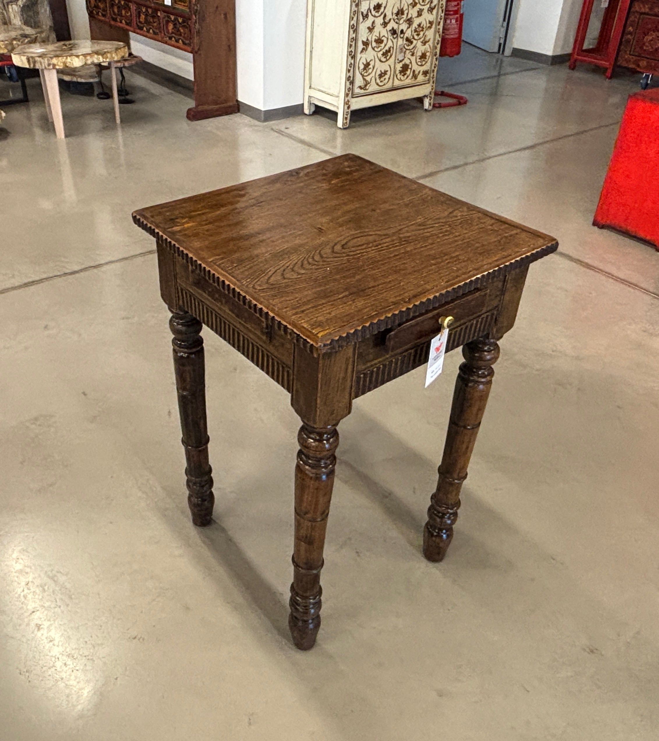 TAVOLINO OLMO CINESE CON CASSETTO