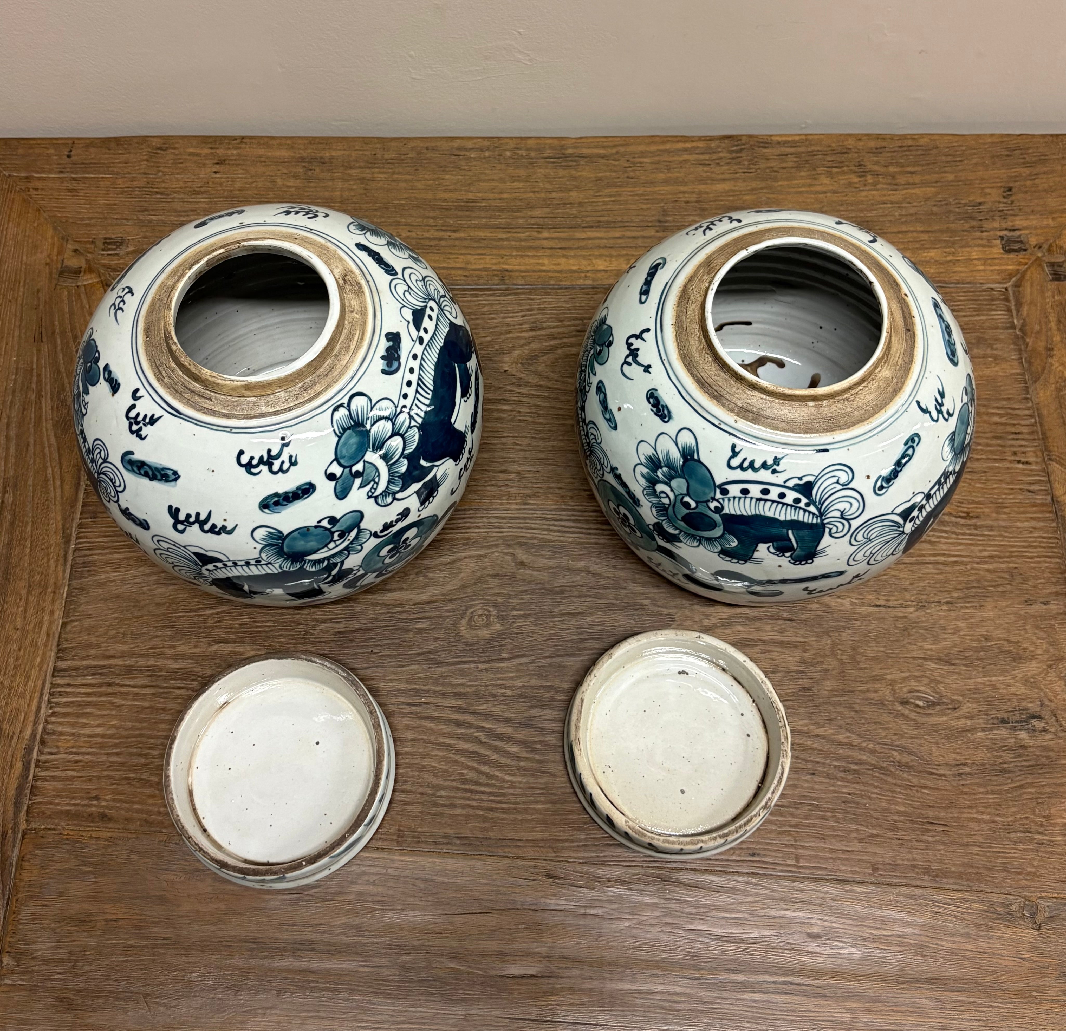 VASO CINESE STONDATO IN CERAMICA DECORATA