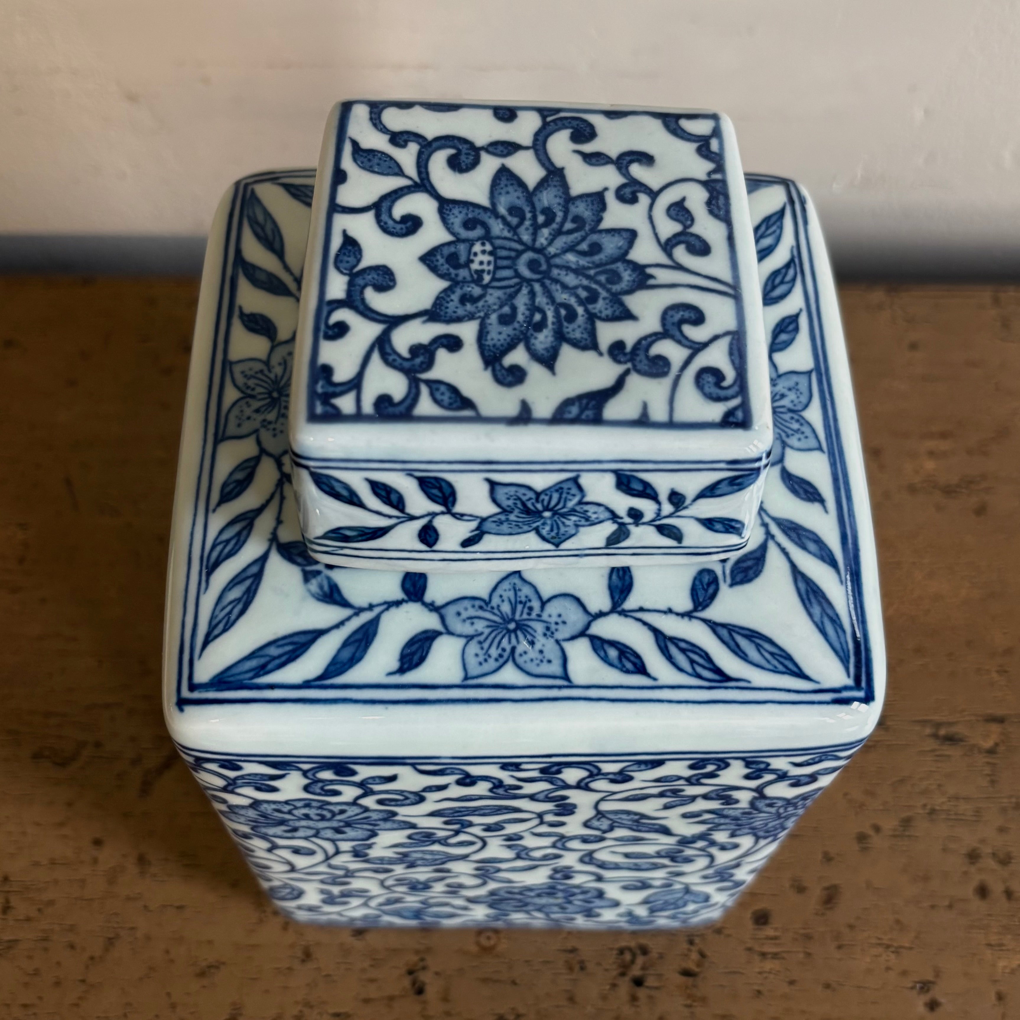 VASO CINESE A BASE QUADRATA