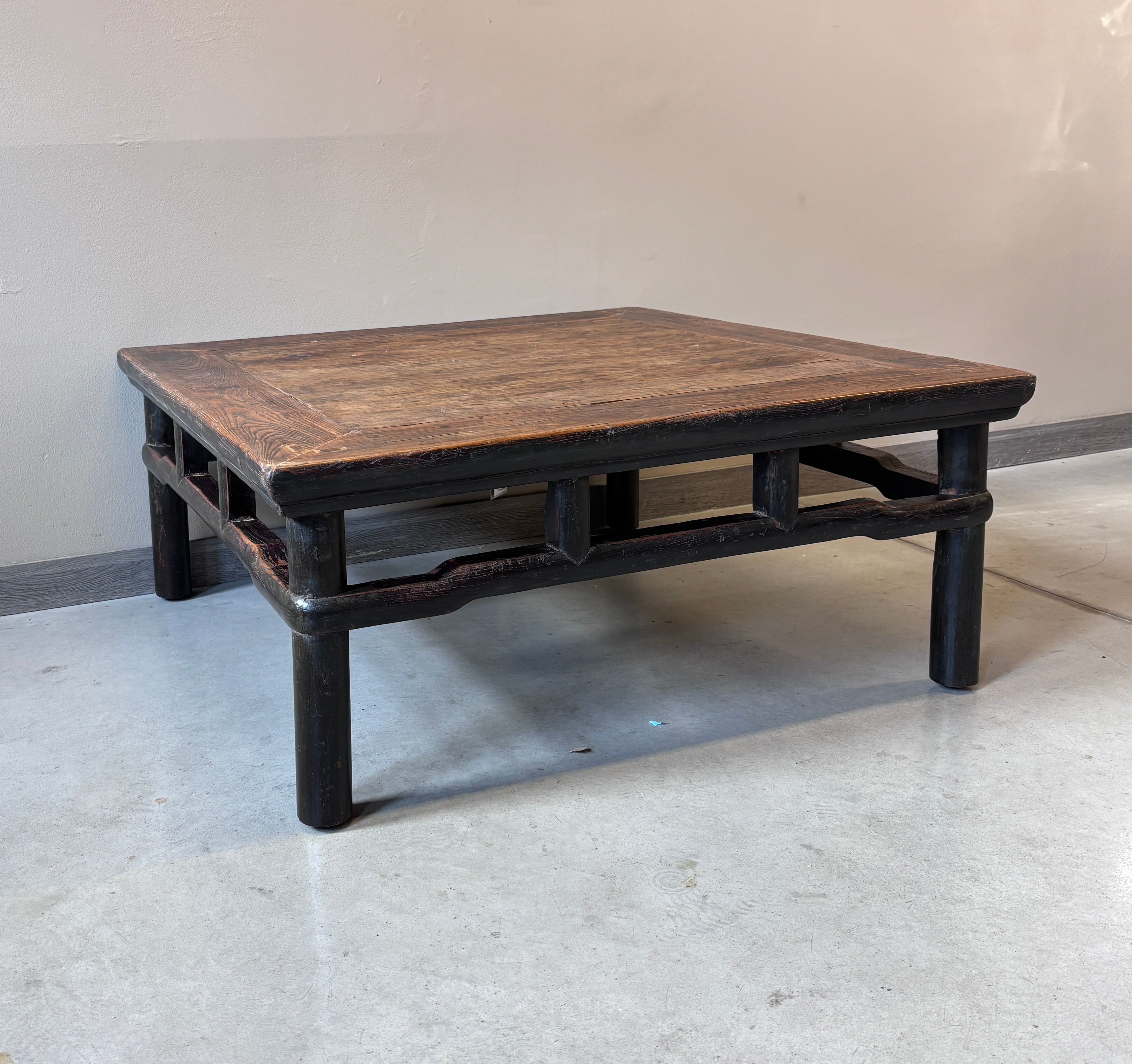 TAVOLO CINESE IN OLMO GAMBE TONDE