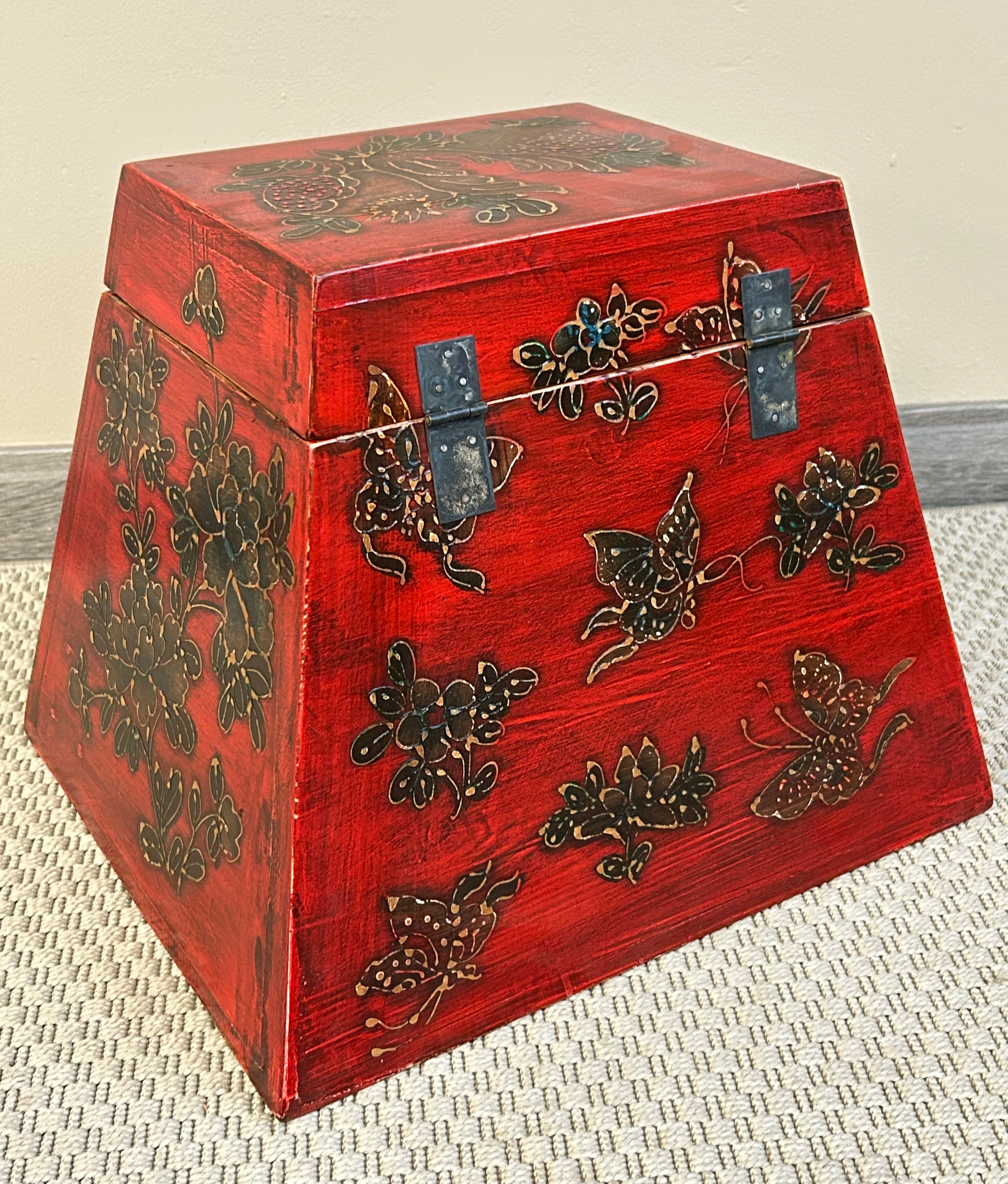 BAULETTO DECORATO TIBETANO
