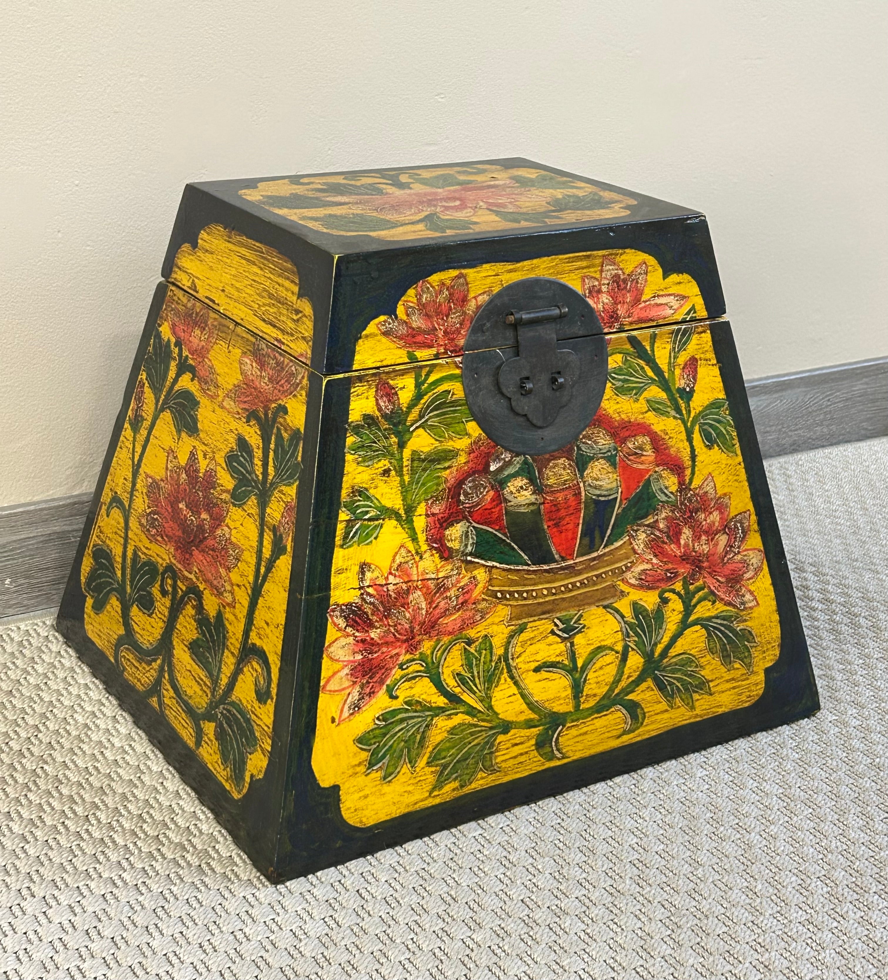 BAULETTO DECORATO TIBETANO