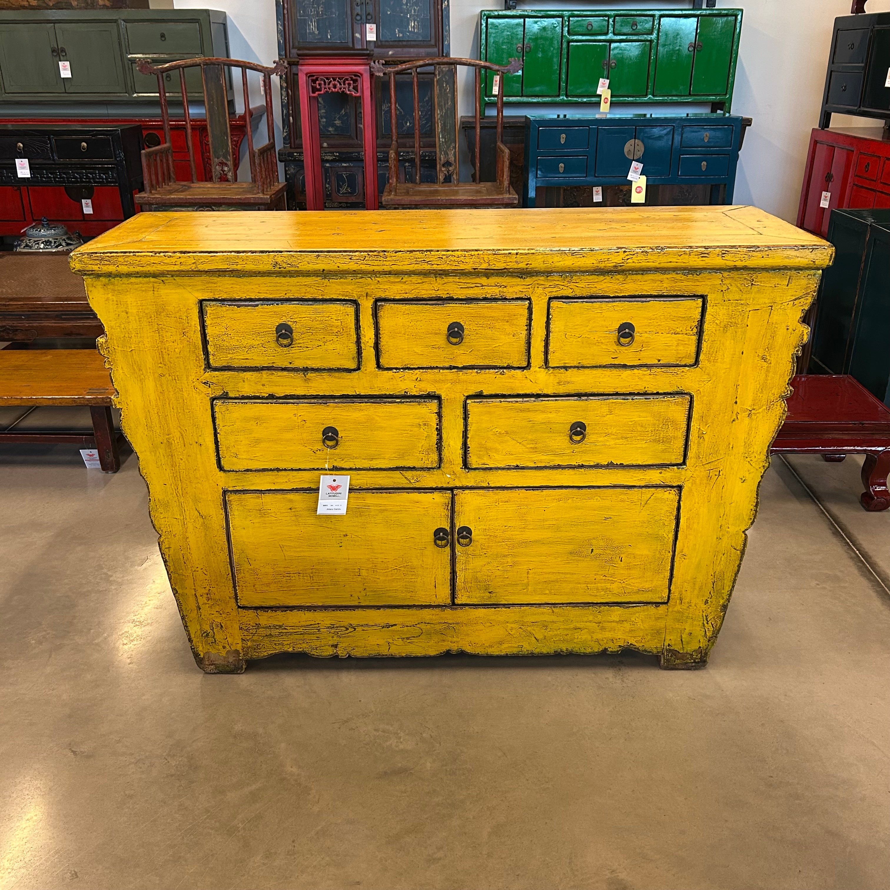 CREDENZA CASSETTIERA AD ALTARE LACCA GIALLA