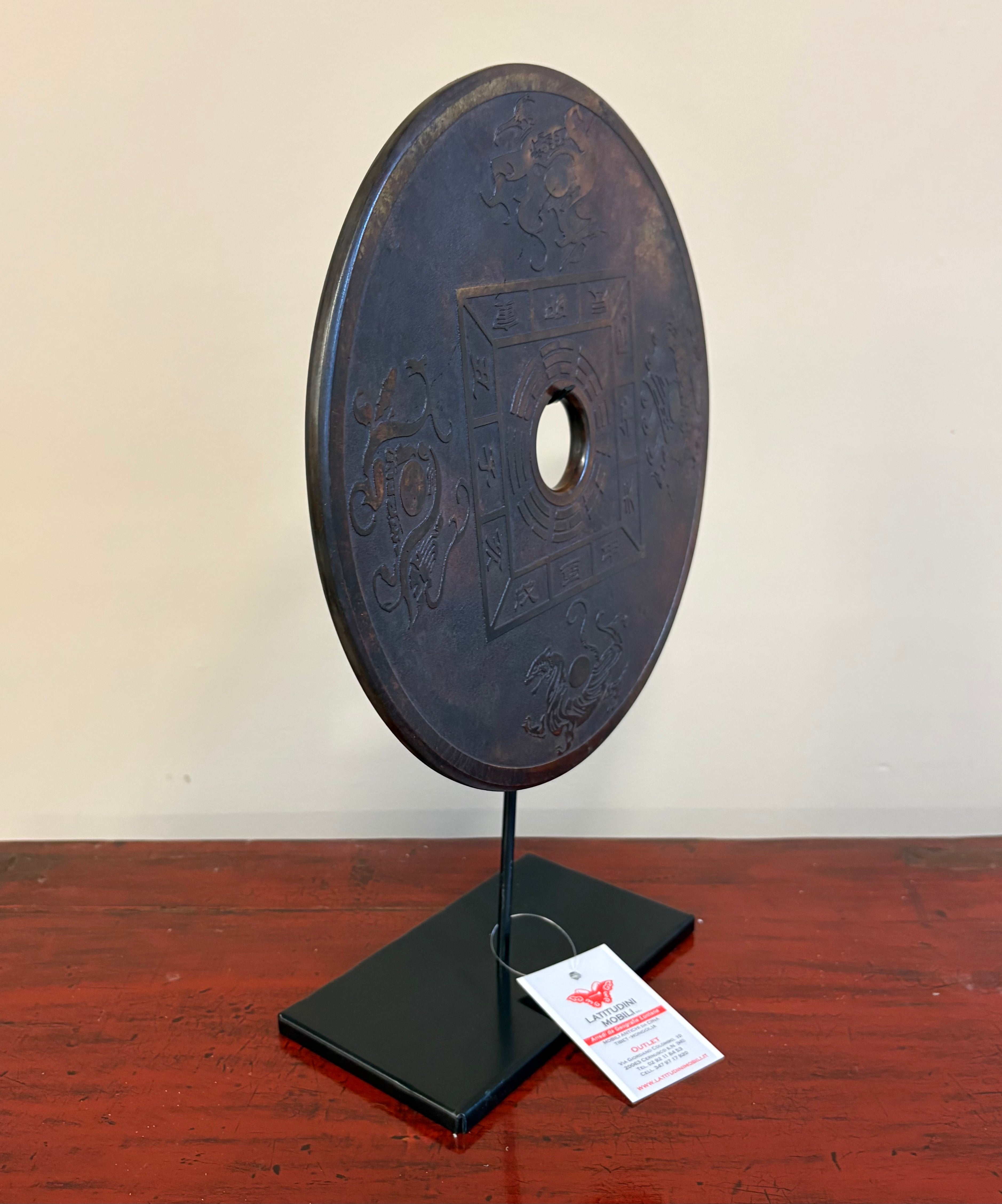 DISCO ORNAMENTALE IN PIETRA SU PIEDISTALLO