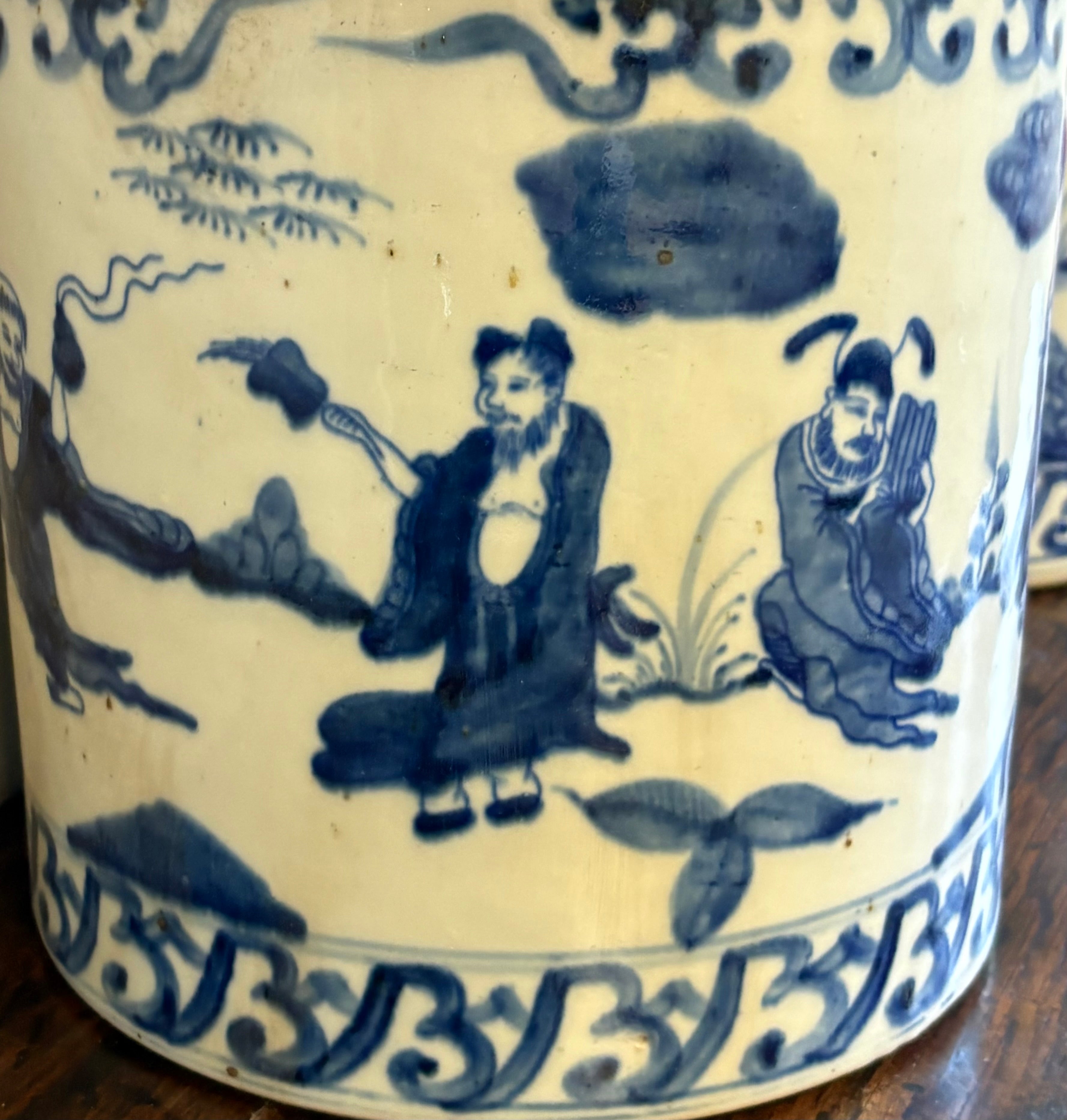 VASO CILINDRICO IN CERAMICA DECORATA CON COPERCHIO