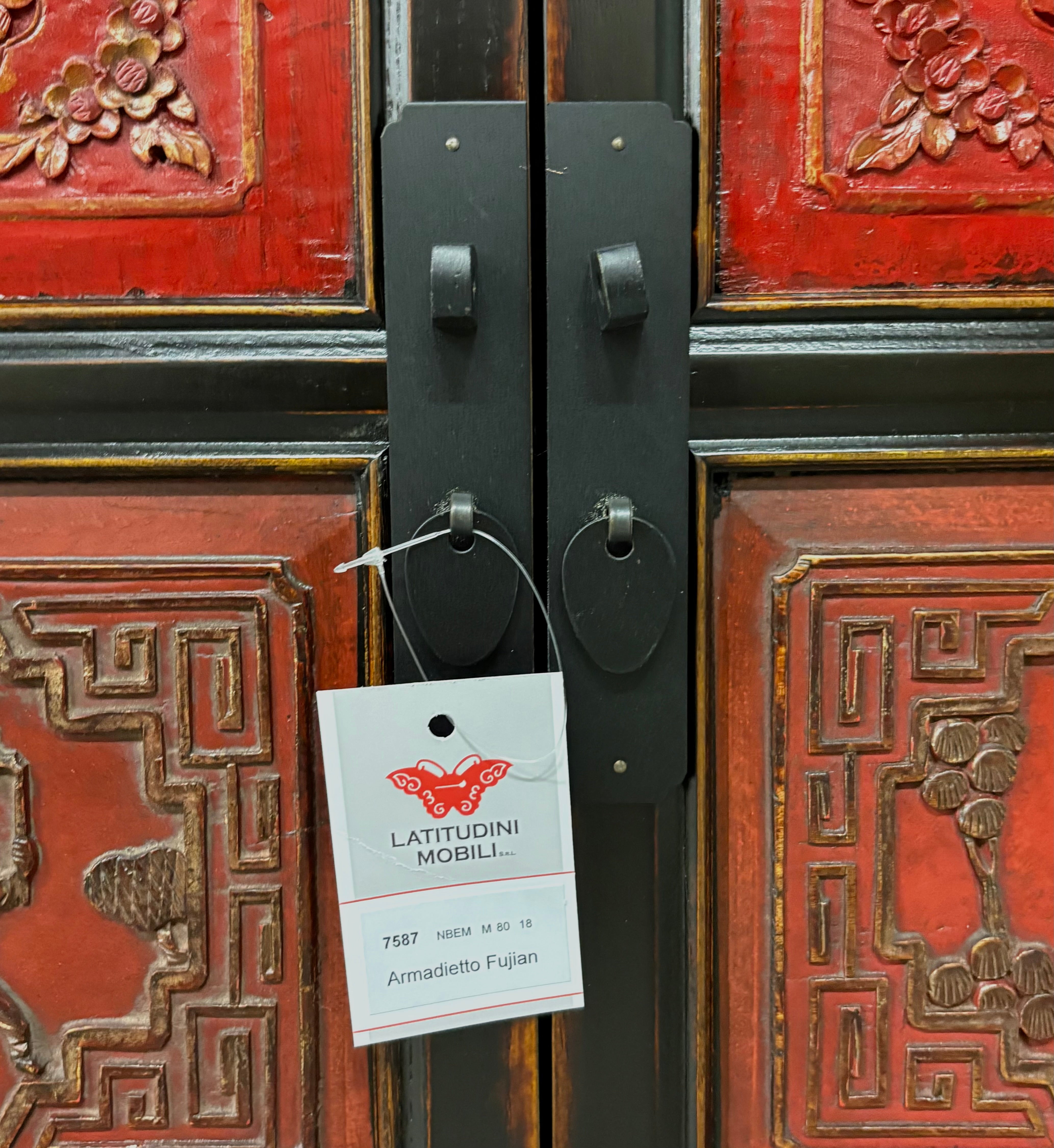 CREDENZINO DEL FUJIAN ANTE INTAGLIATE