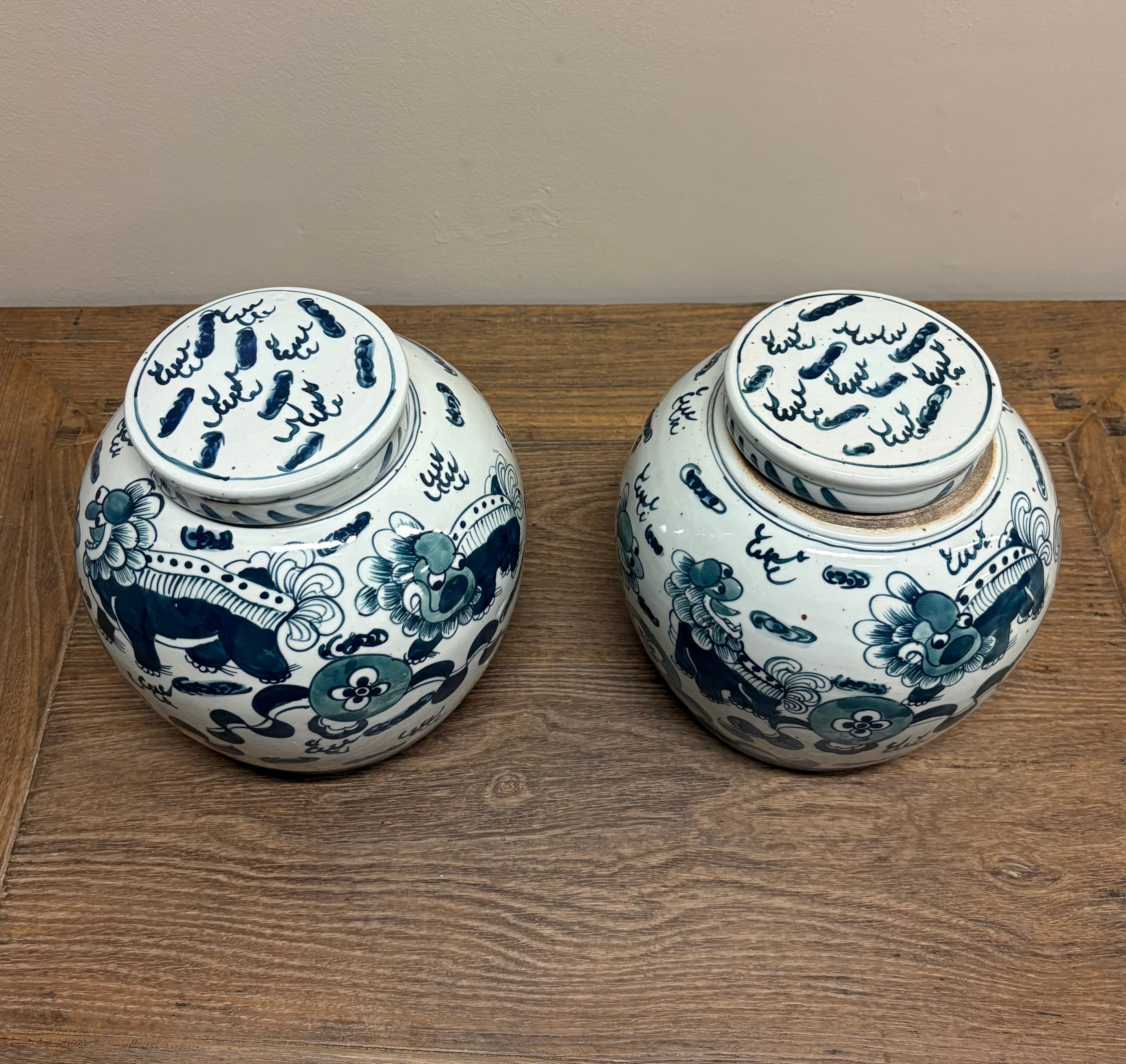 VASO CINESE STONDATO IN CERAMICA DECORATA