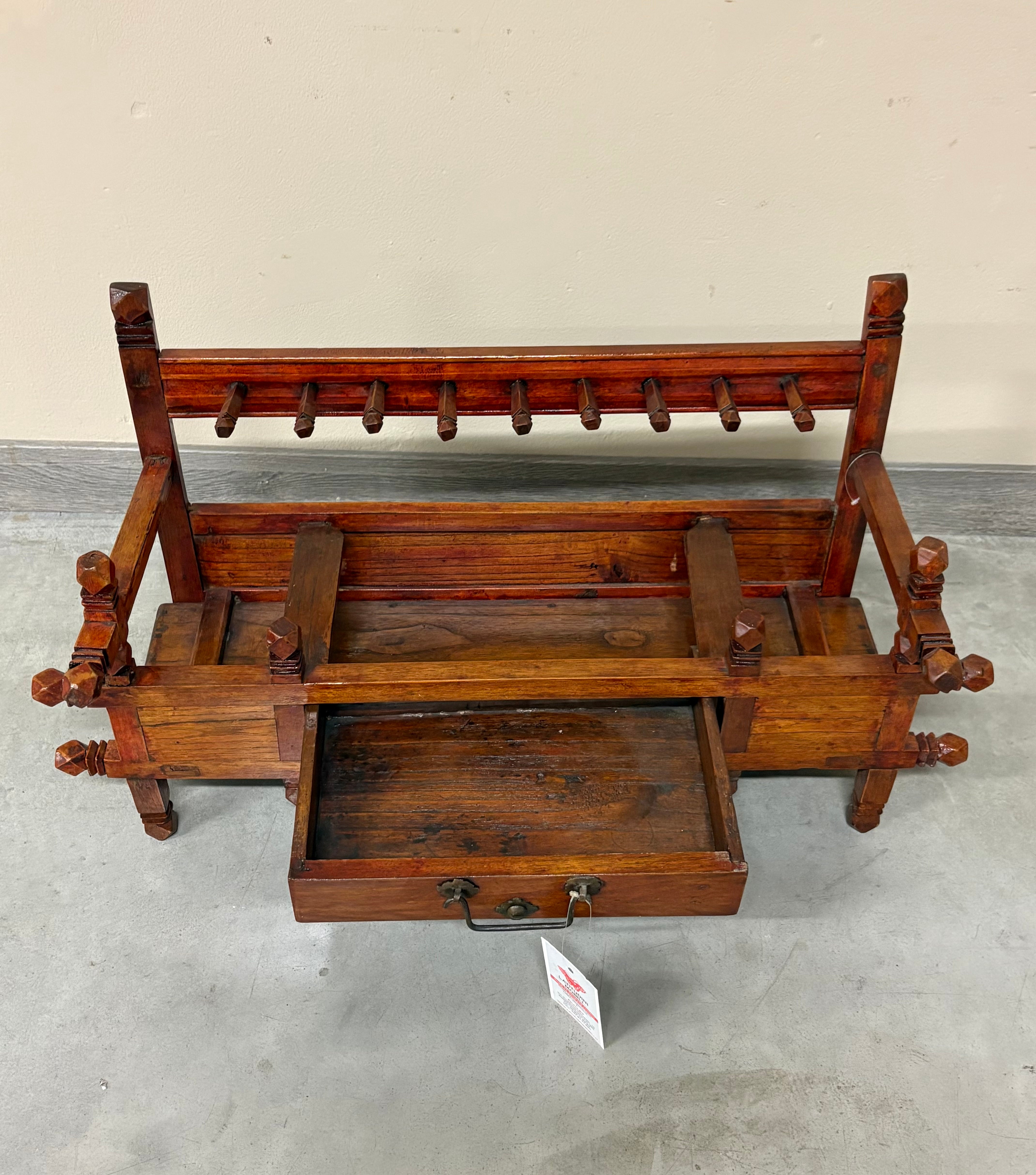 ALZATINA ORNAMENTALE IN LEGNO