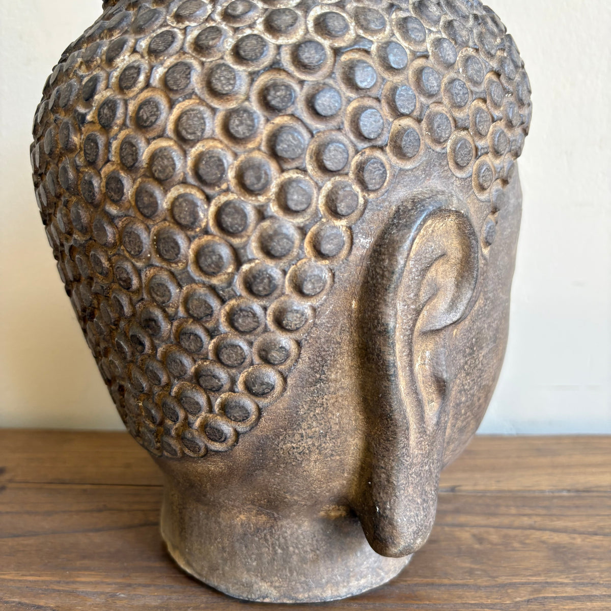 GRANDE TESTA DI BUDDHA IN PIETRA