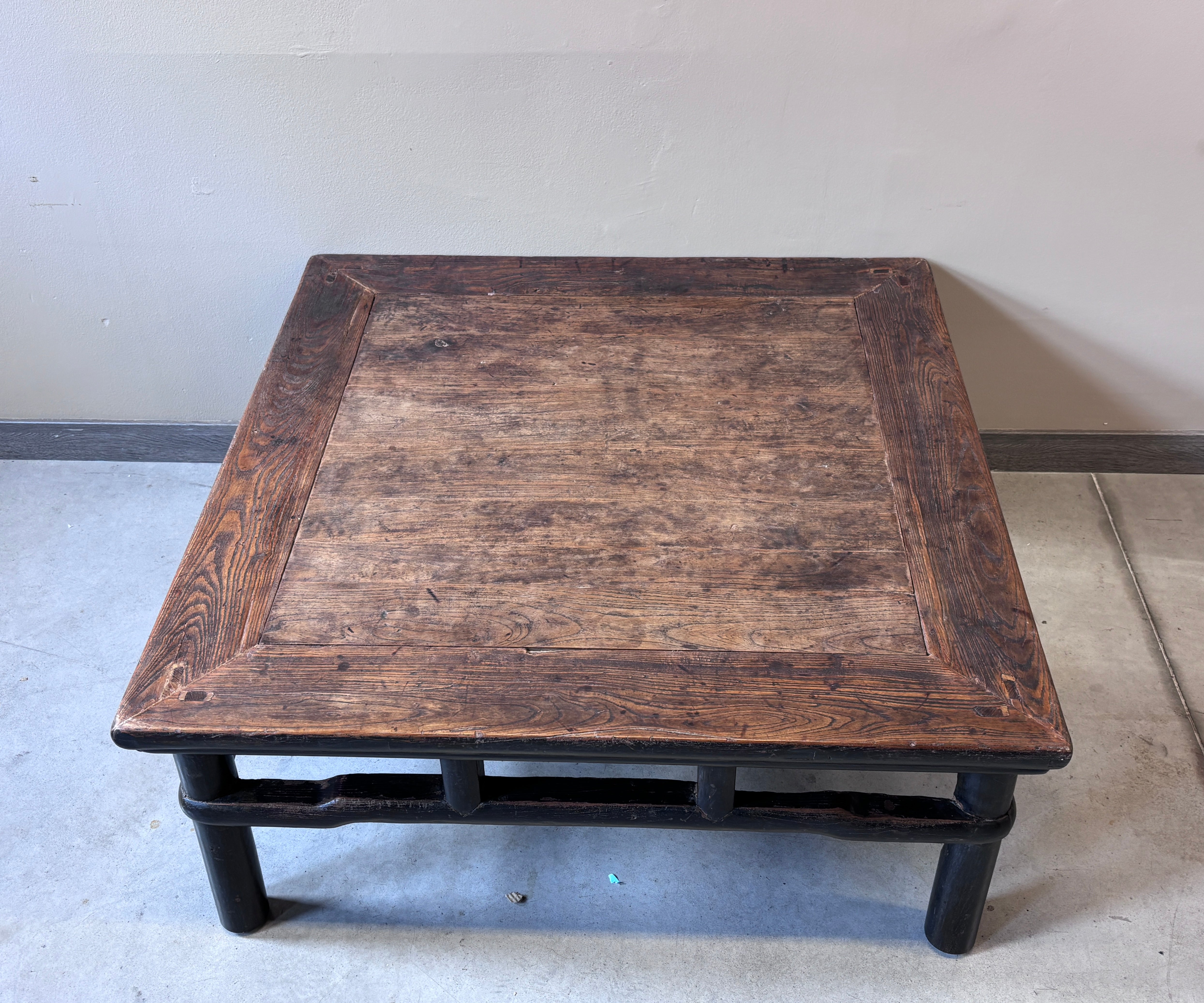 TAVOLO CINESE IN OLMO GAMBE TONDE