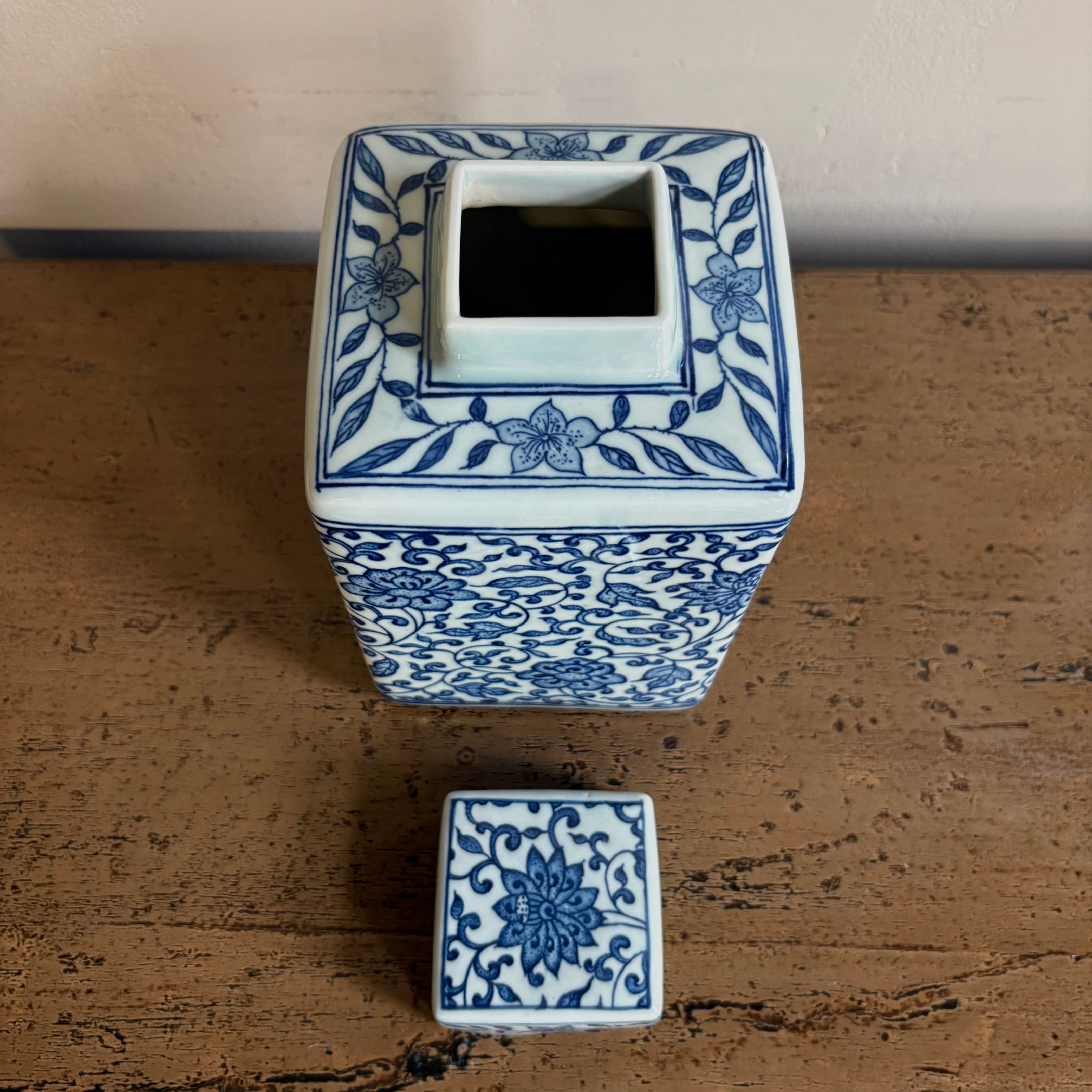 VASO CINESE A BASE QUADRATA