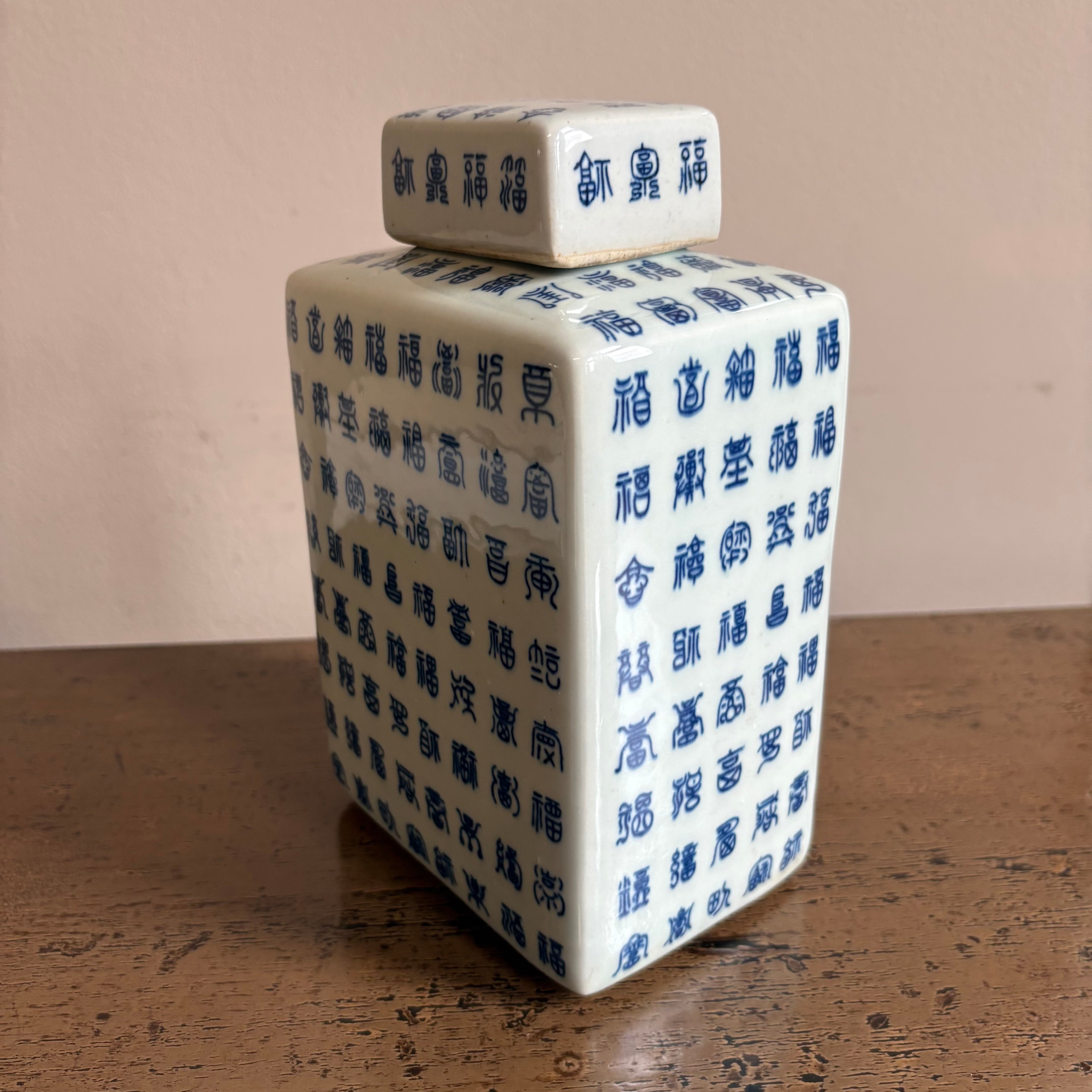 VASO CON IDEOGRAMMI BASE RETTANGOLARE CON COPERCHIO