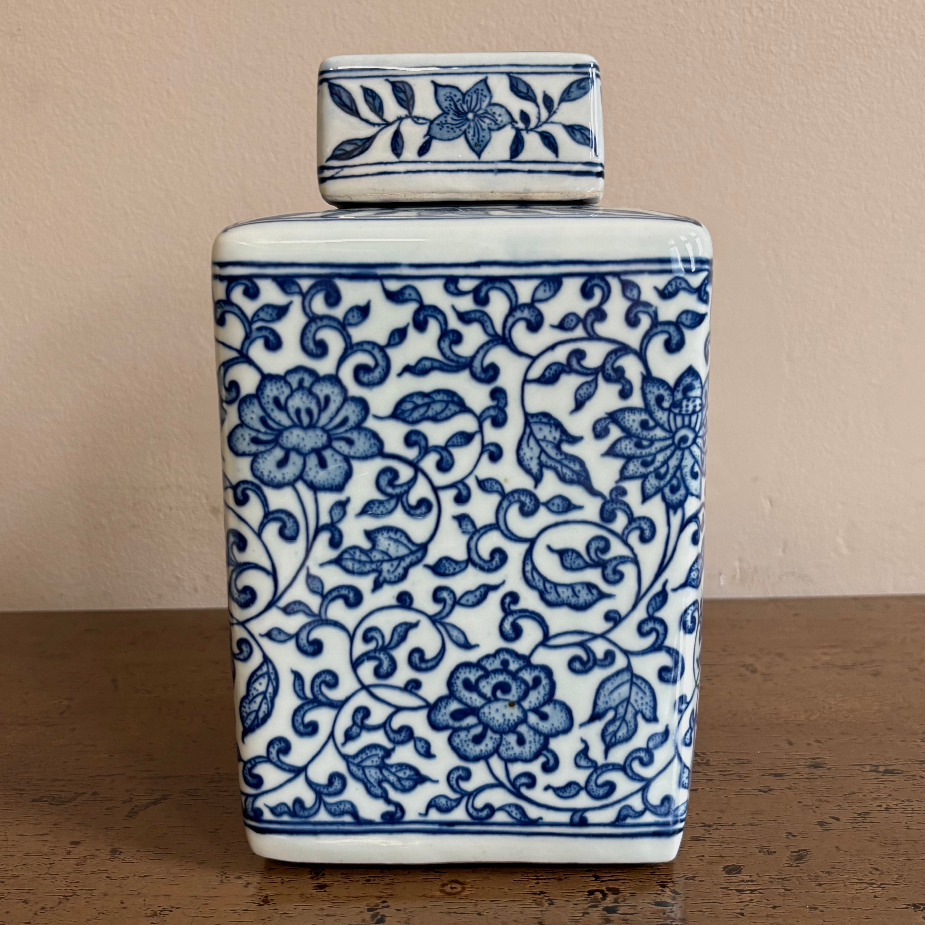 VASO CINESE A BASE QUADRATA