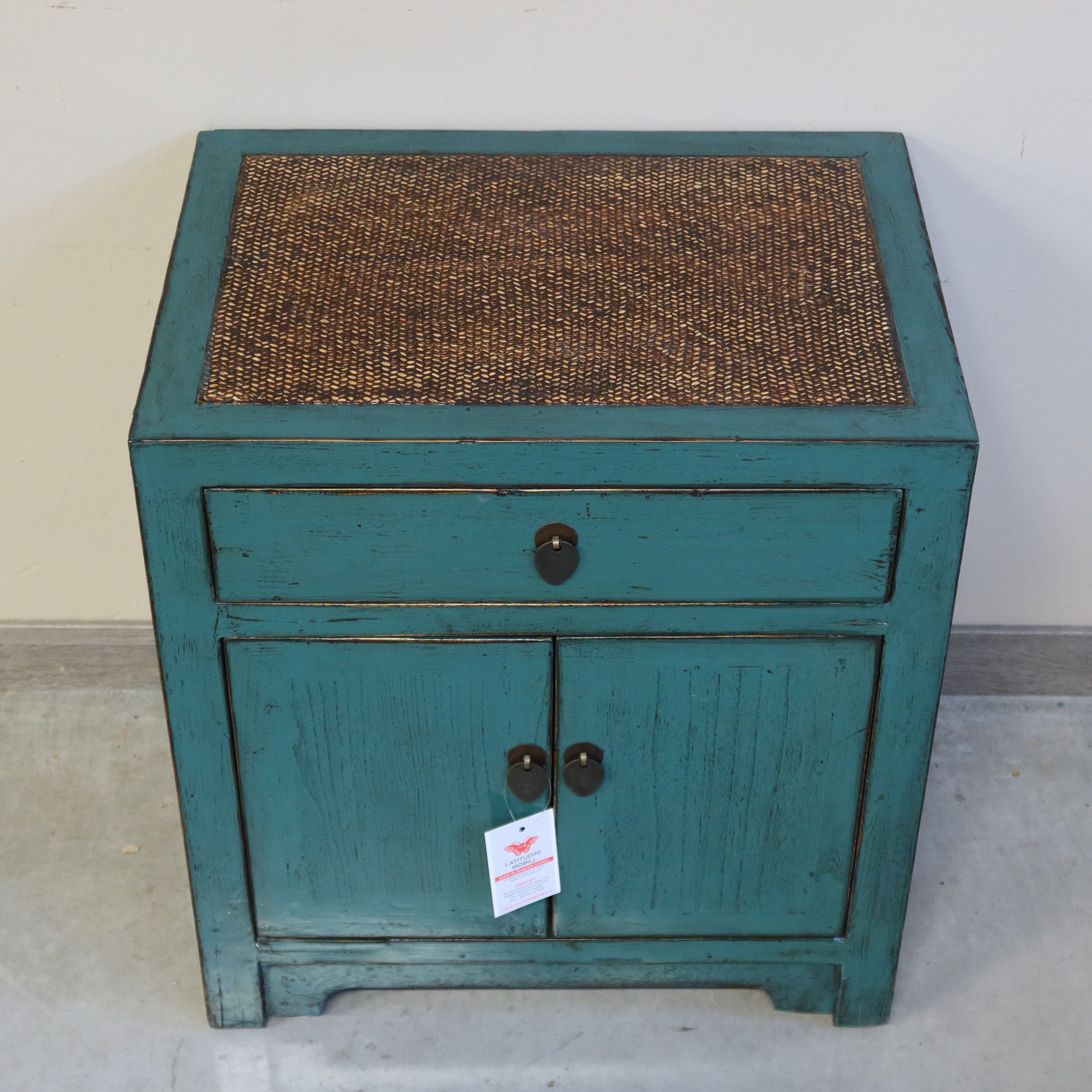 MOBILETTO CINESE LACCATO CON PIANO IN RATTAN