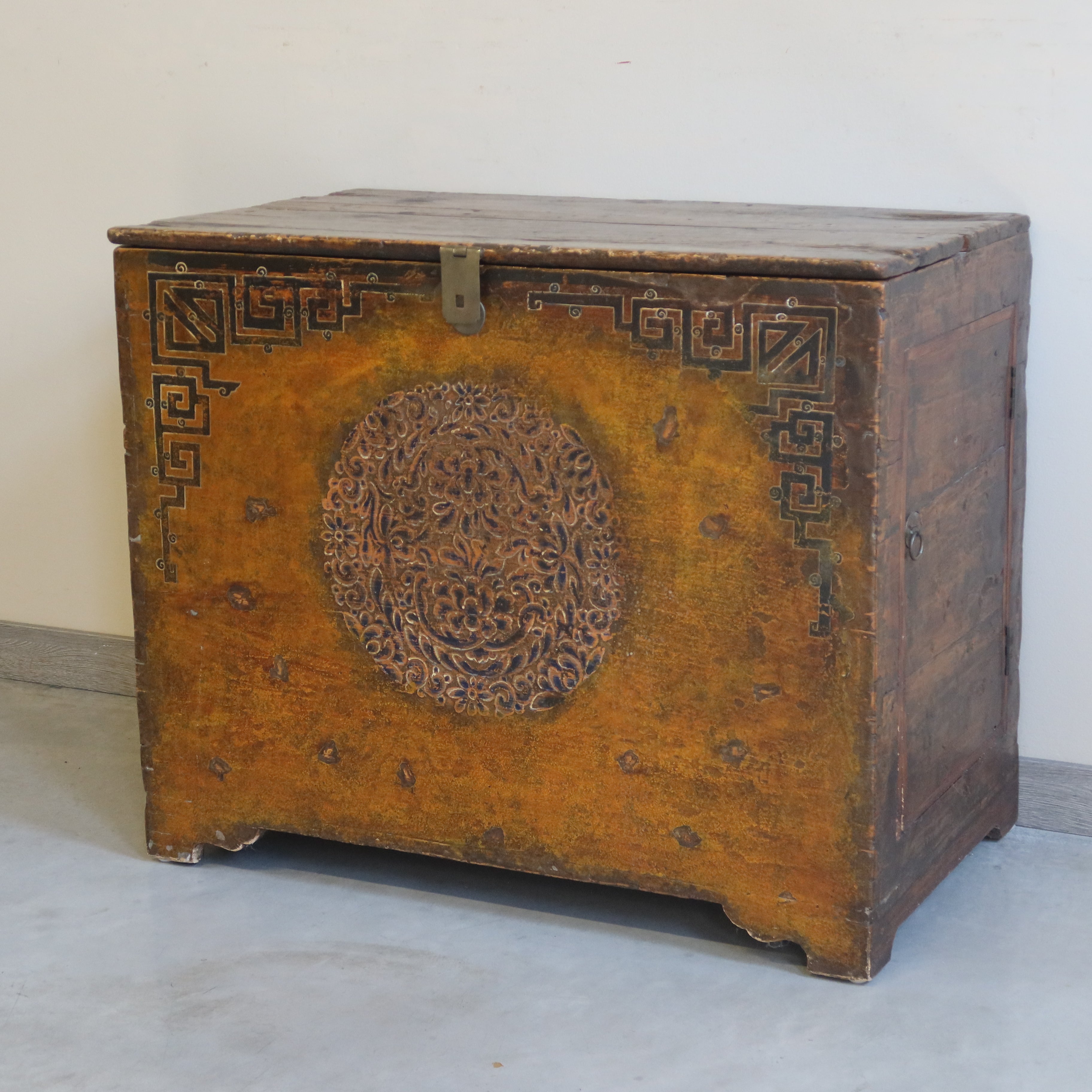 CREDENZA MONGOLIA DECORATA