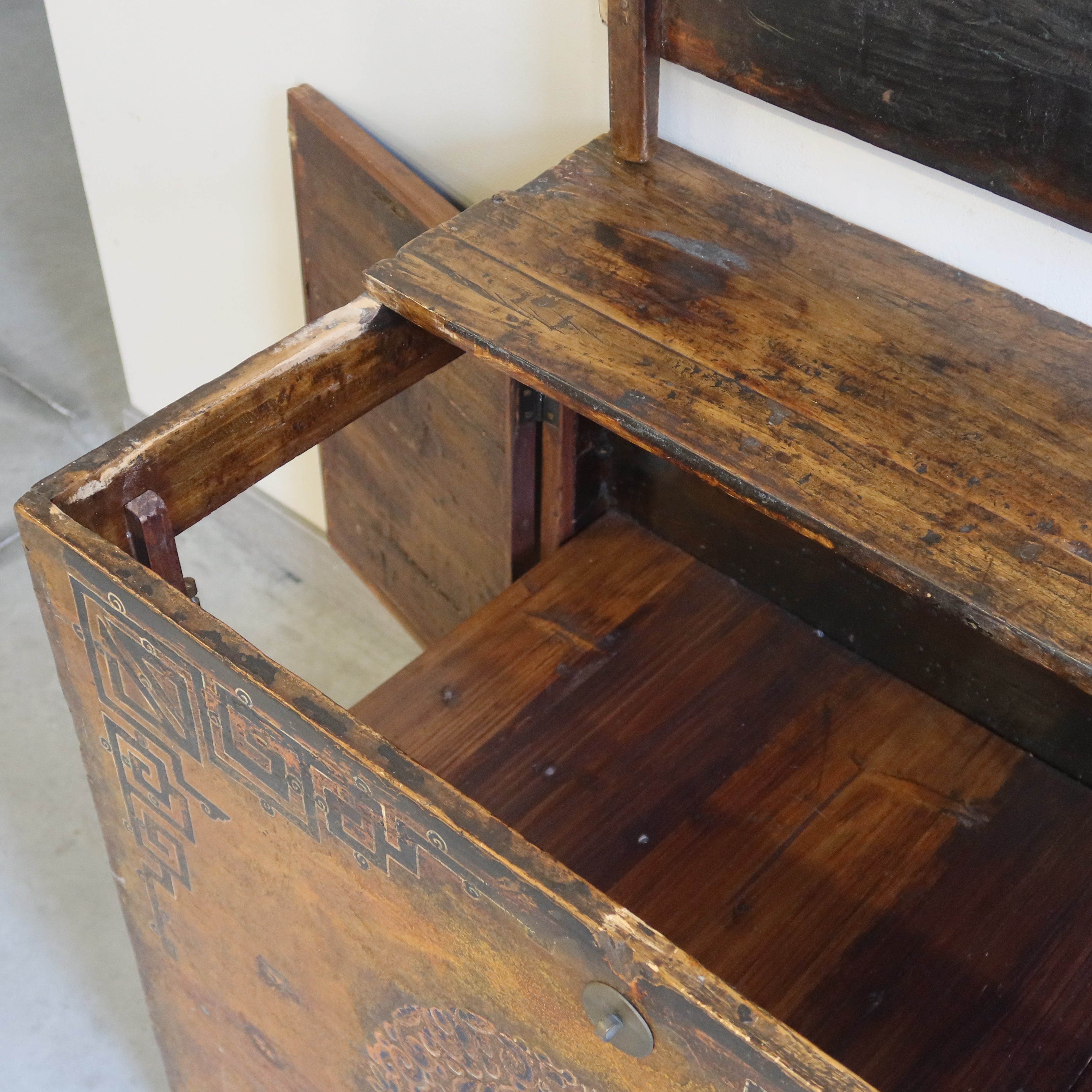 CREDENZA MONGOLIA DECORATA