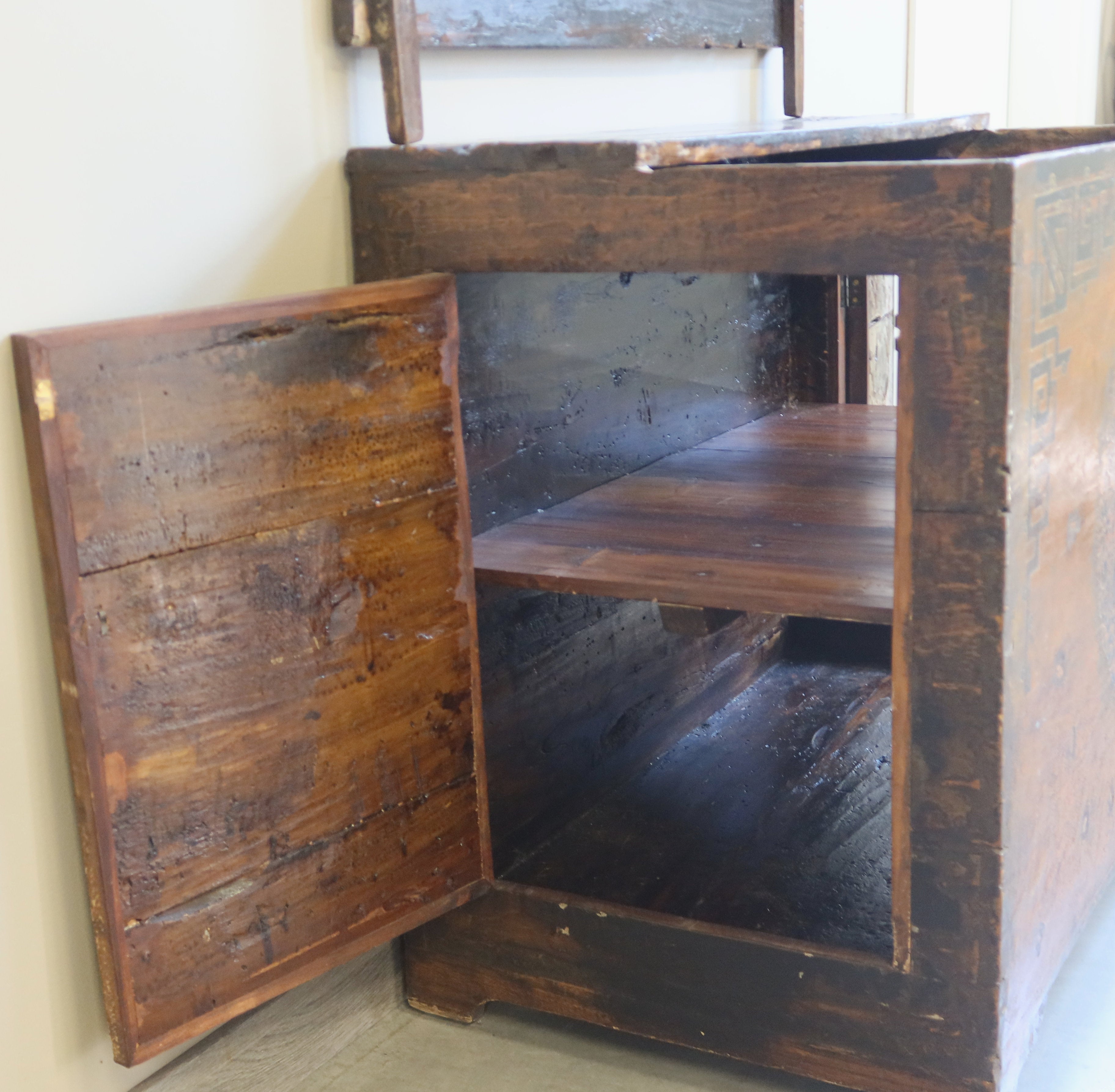 CREDENZA MONGOLIA DECORATA