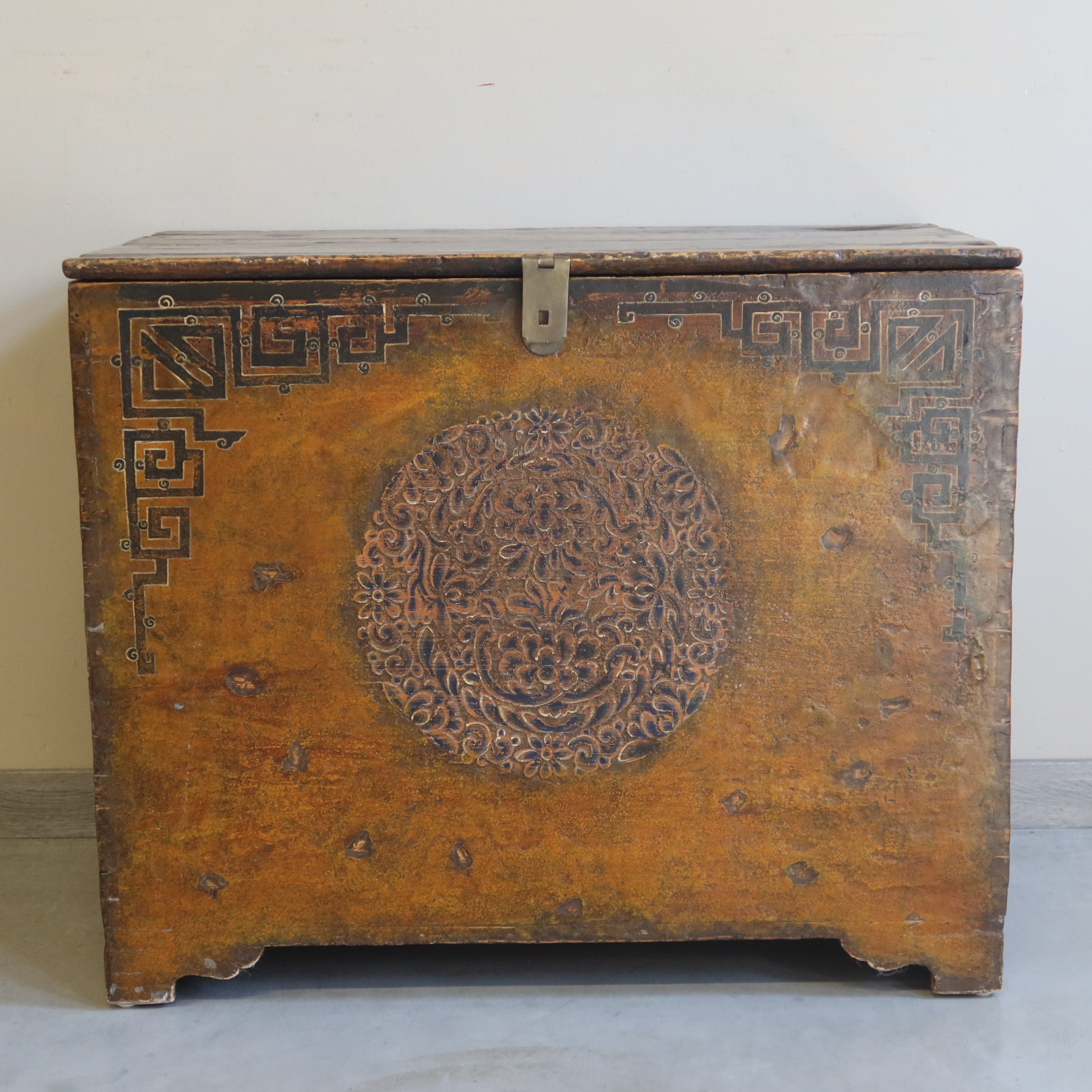 CREDENZA MONGOLIA DECORATA