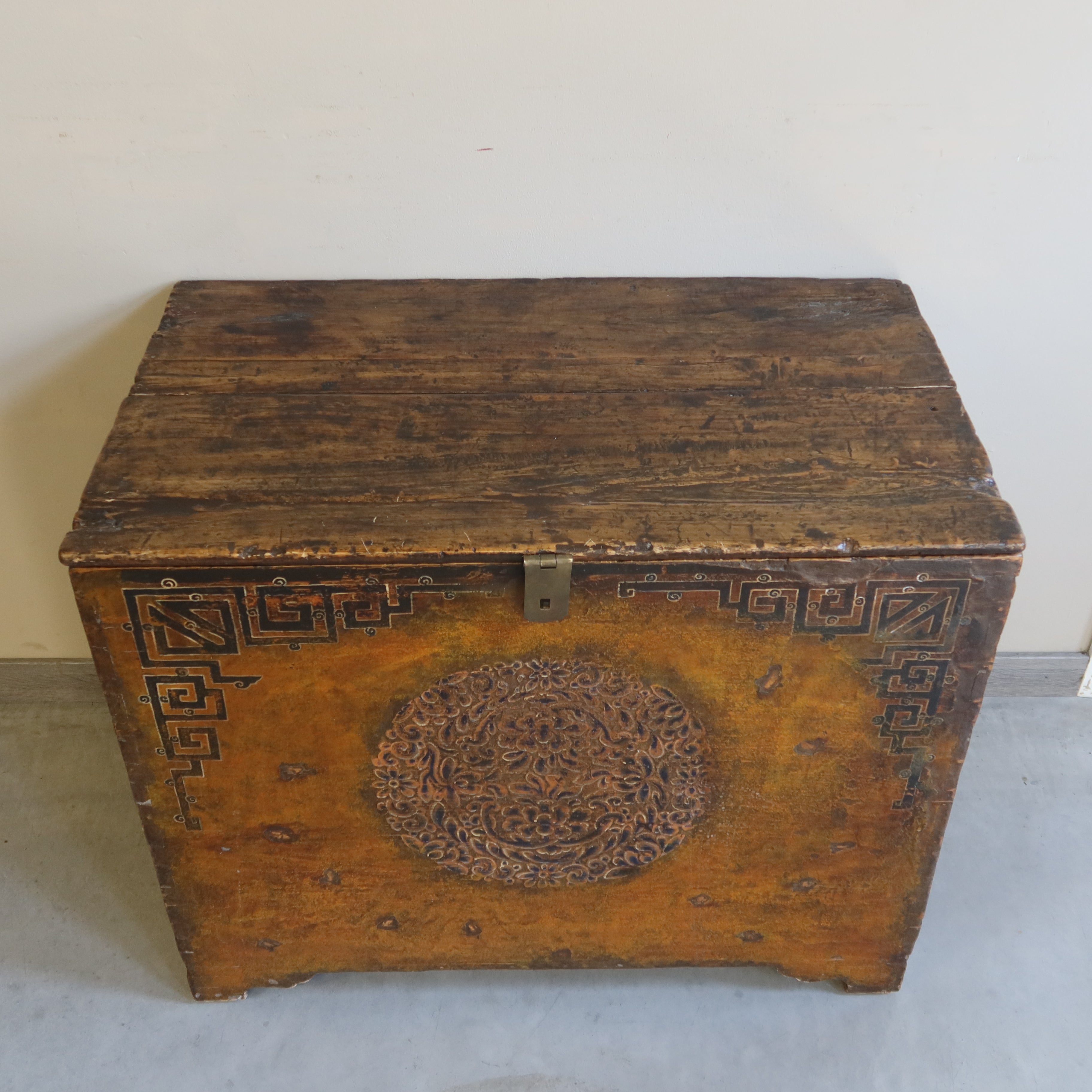 CREDENZA MONGOLIA DECORATA