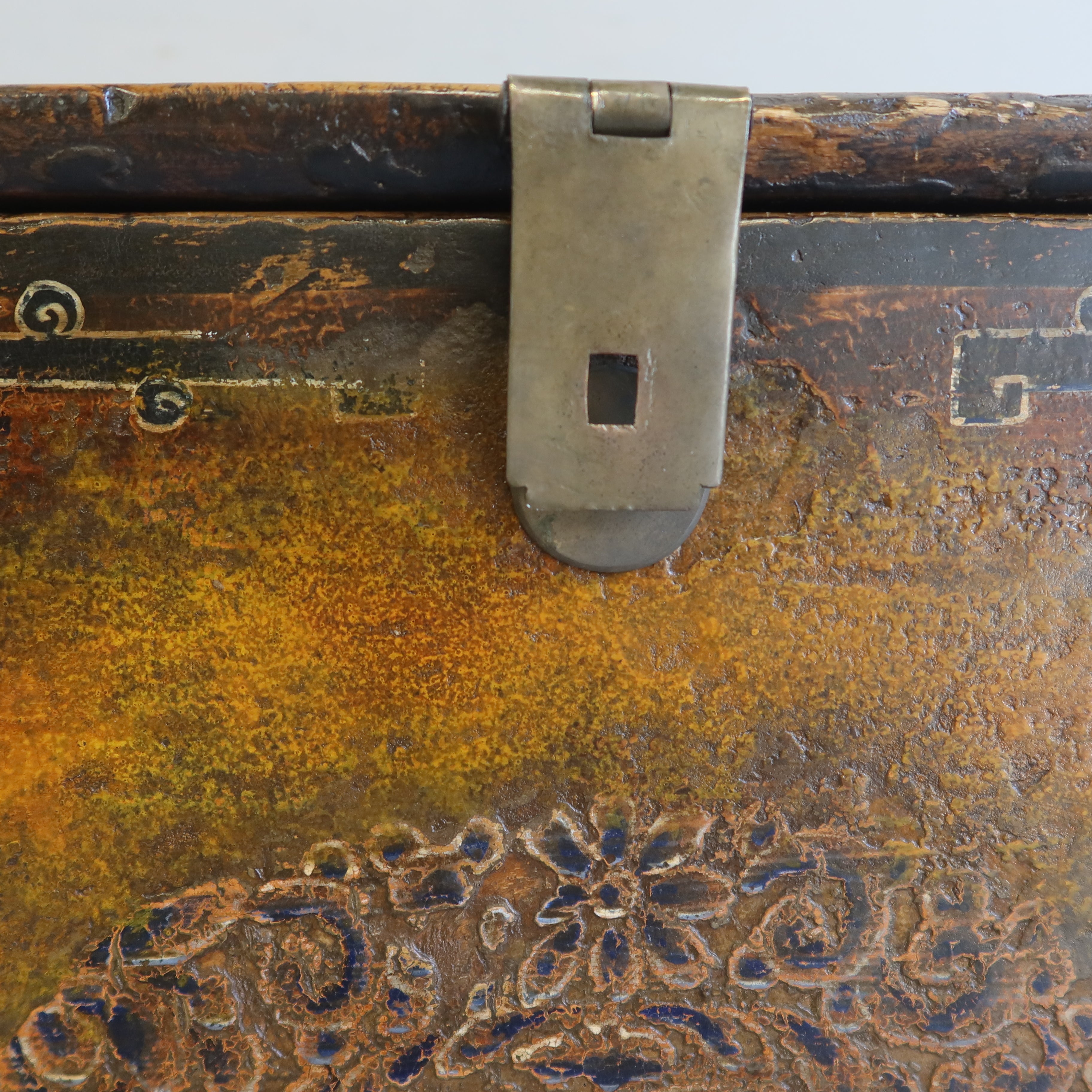 CREDENZA MONGOLIA DECORATA
