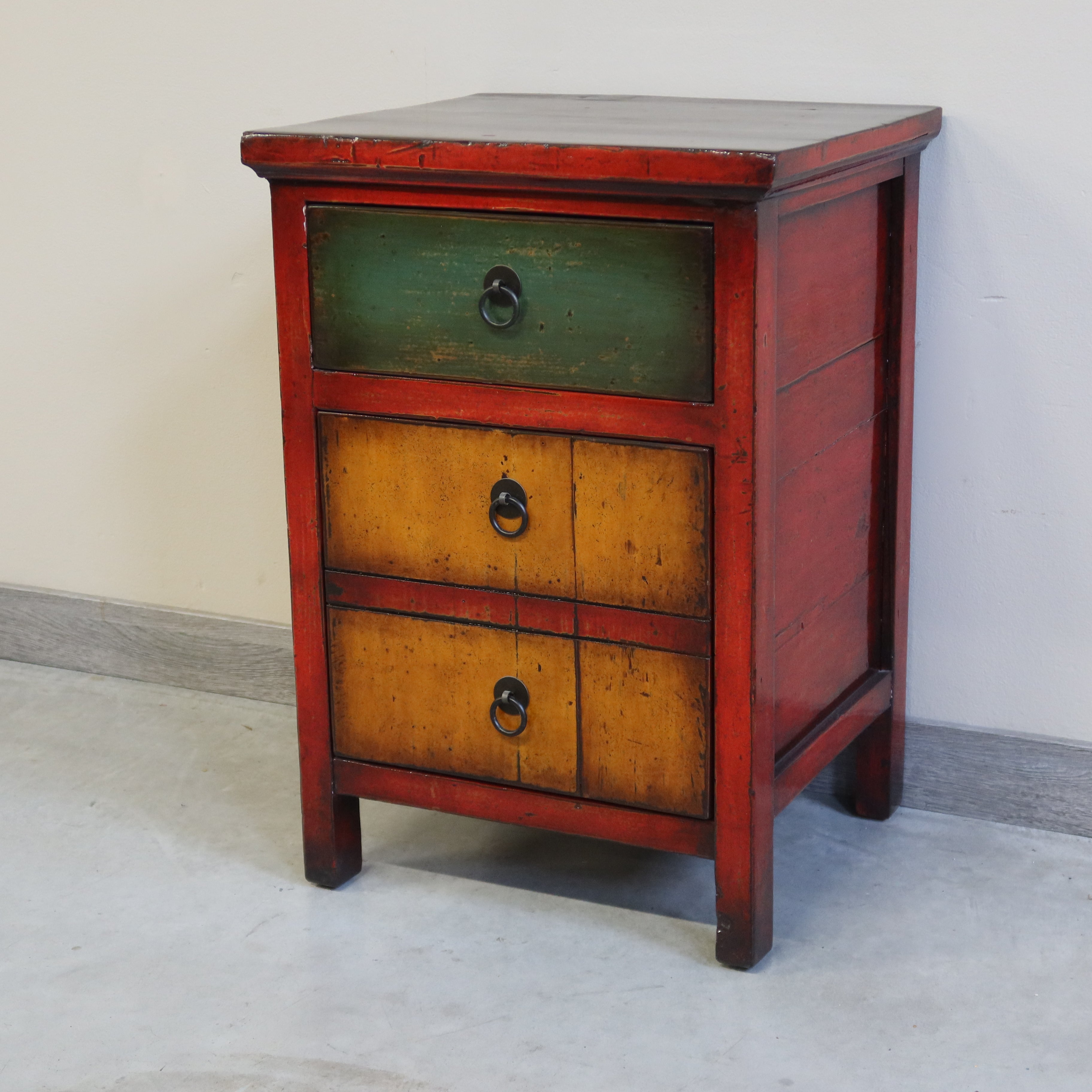 COMODINO IN LACCA COLORATA