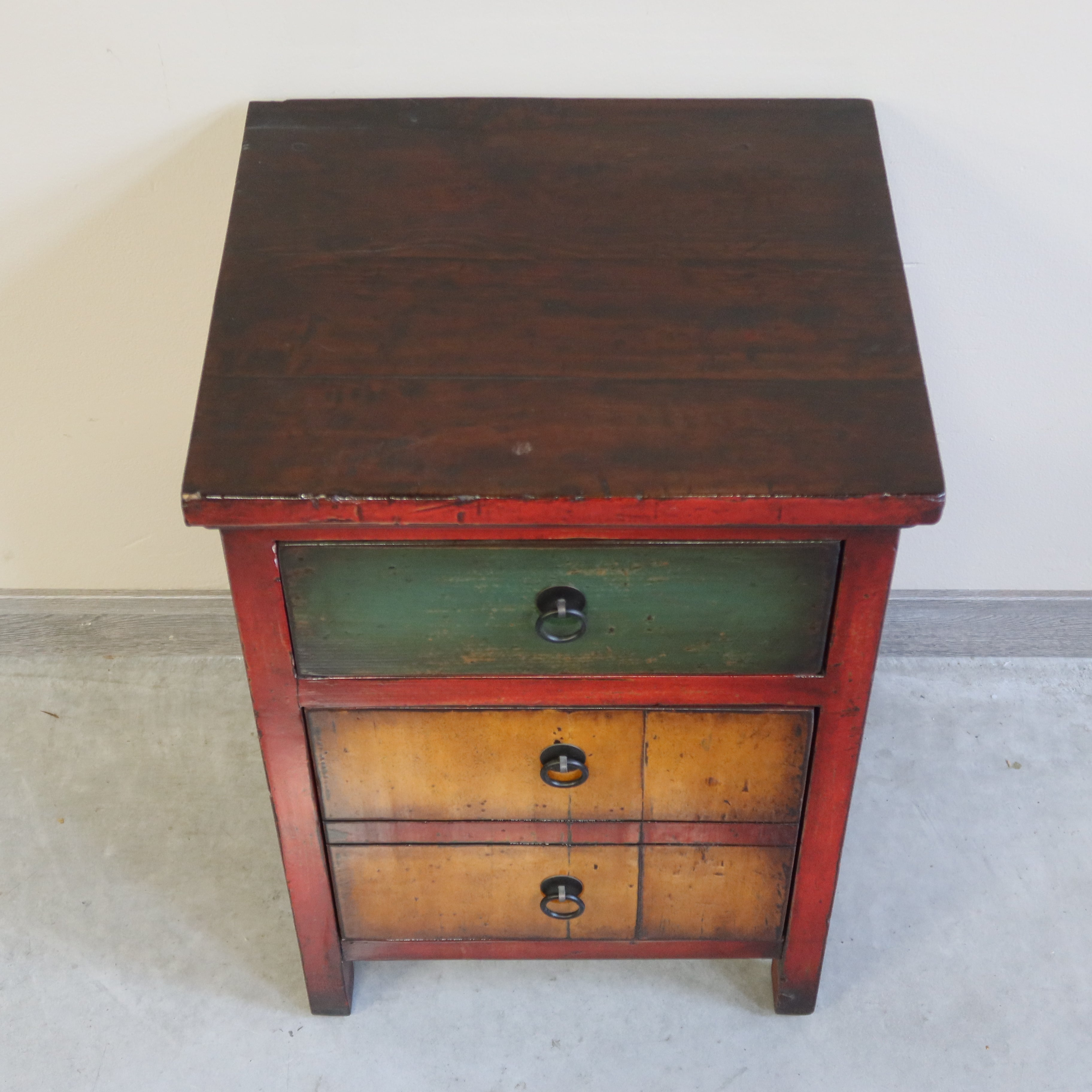 COMODINO IN LACCA COLORATA