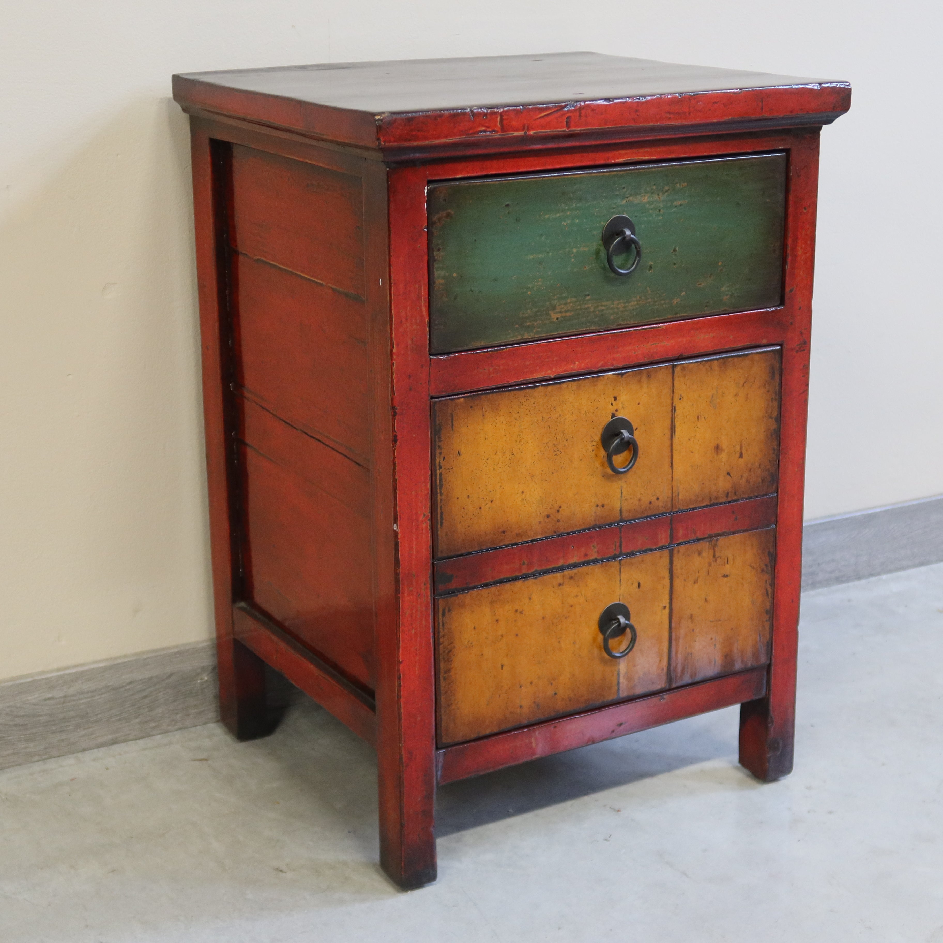 COMODINO IN LACCA COLORATA