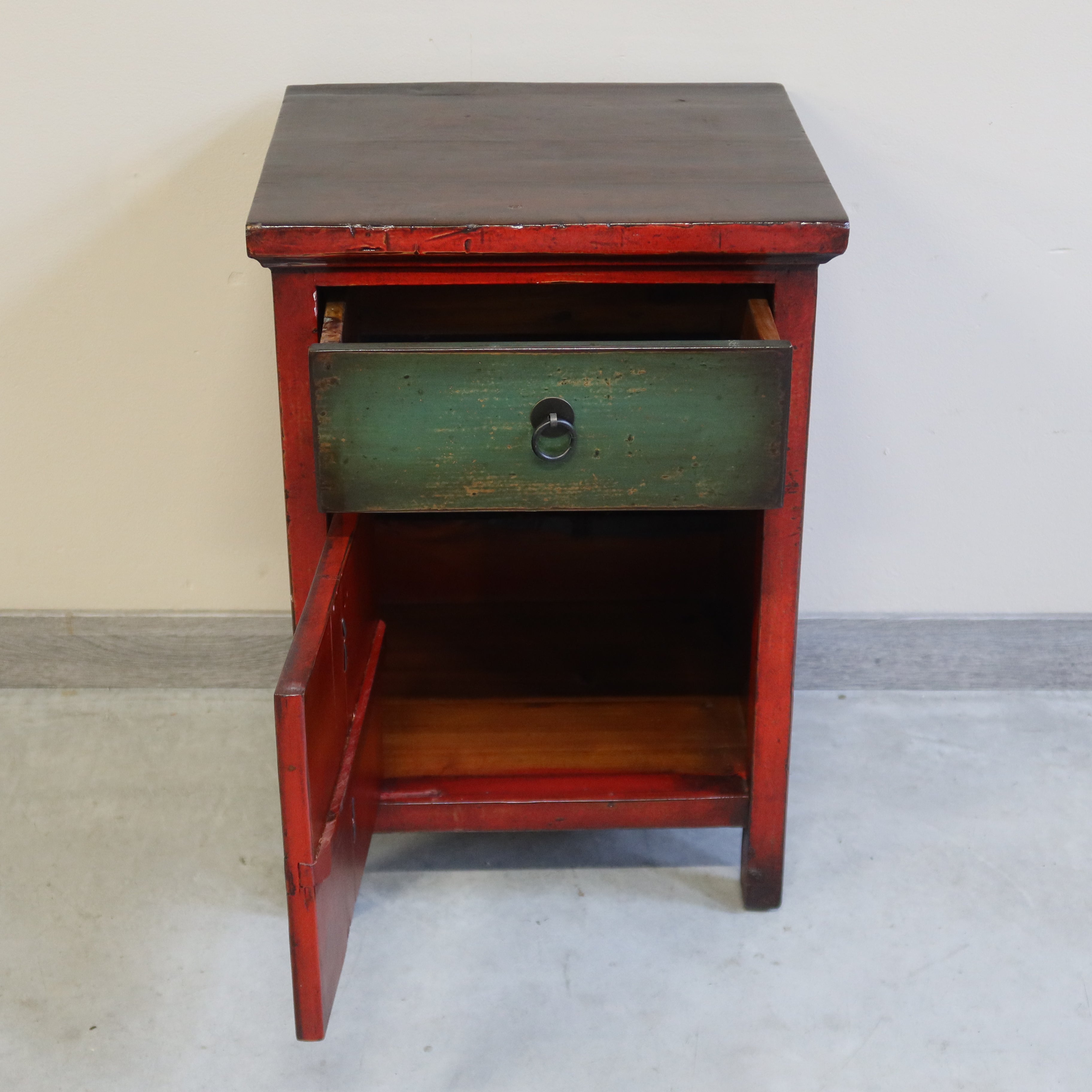 COMODINO IN LACCA COLORATA