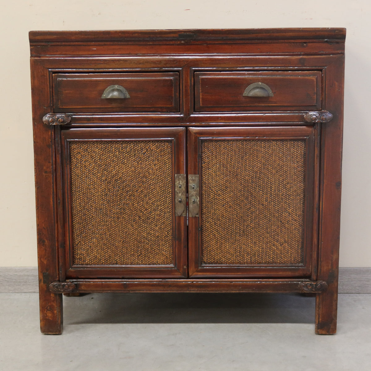 CREDENZINO OLMO CINESE ANTE IN RATTAN