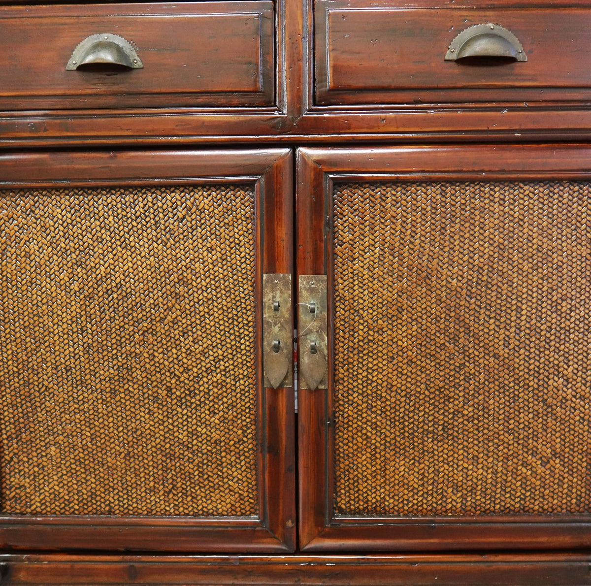 CREDENZINO OLMO CINESE ANTE IN RATTAN