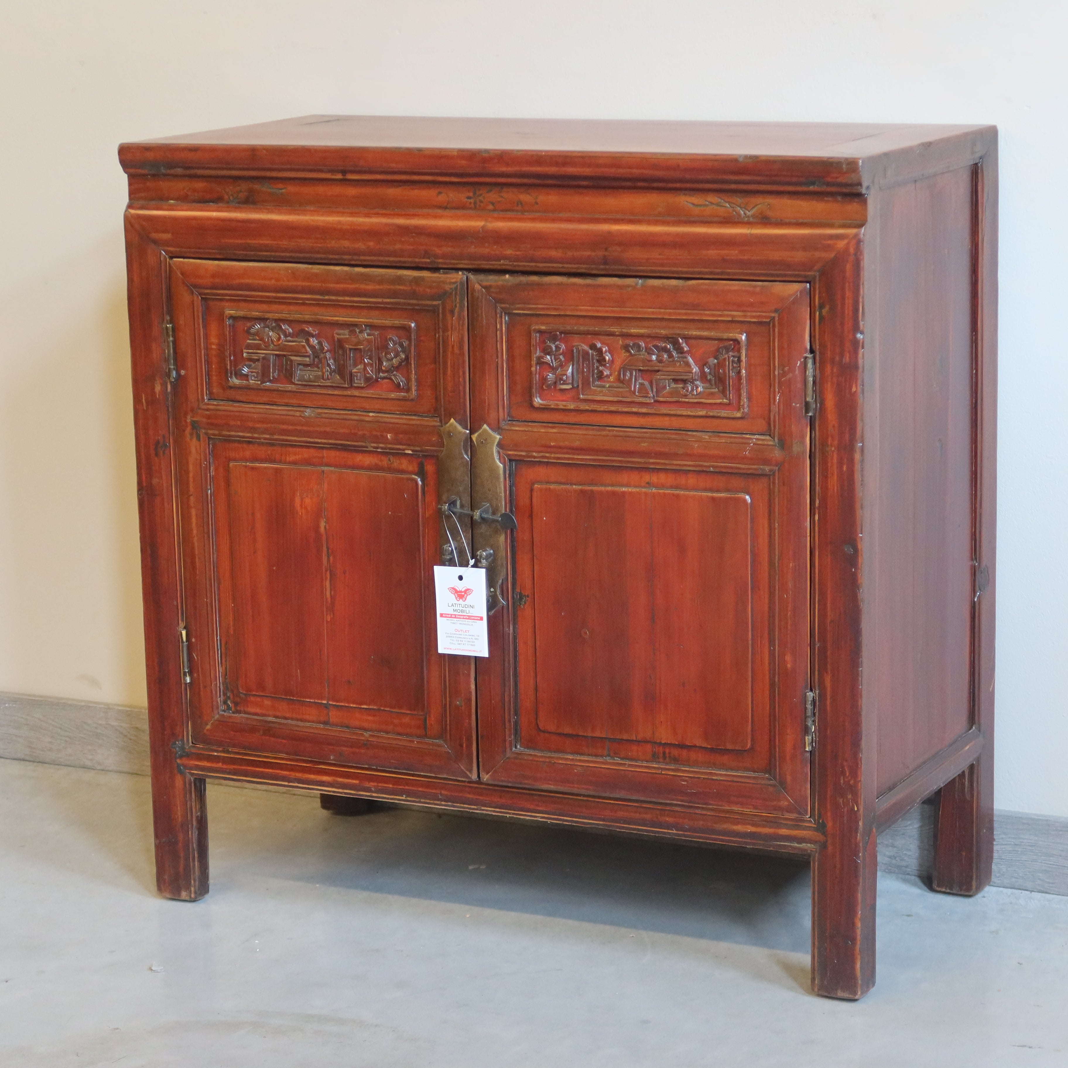 CREDENZINO OLMO CINESE CON INTAGLI