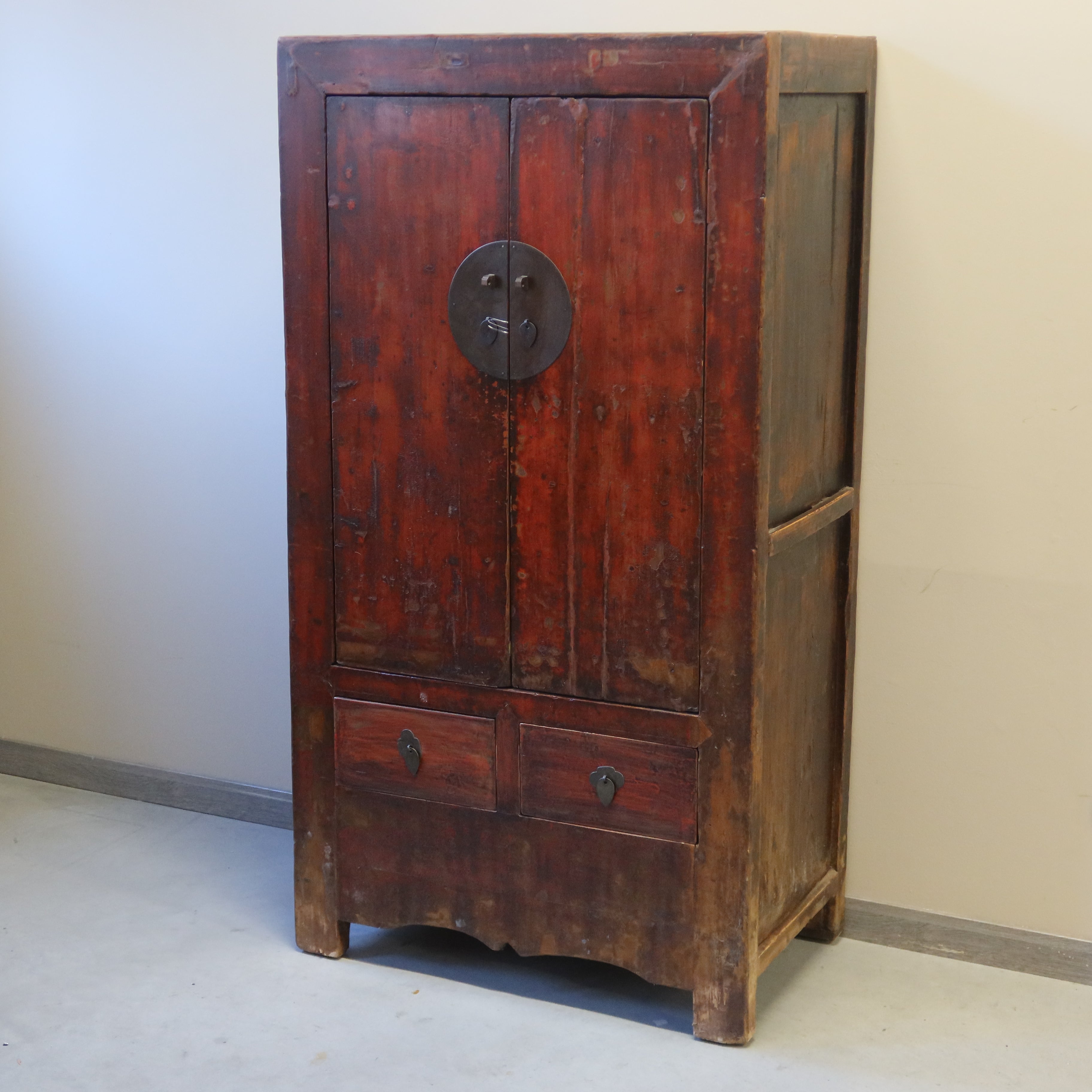 ARMADIO CINESE IN PATINA ROSSA