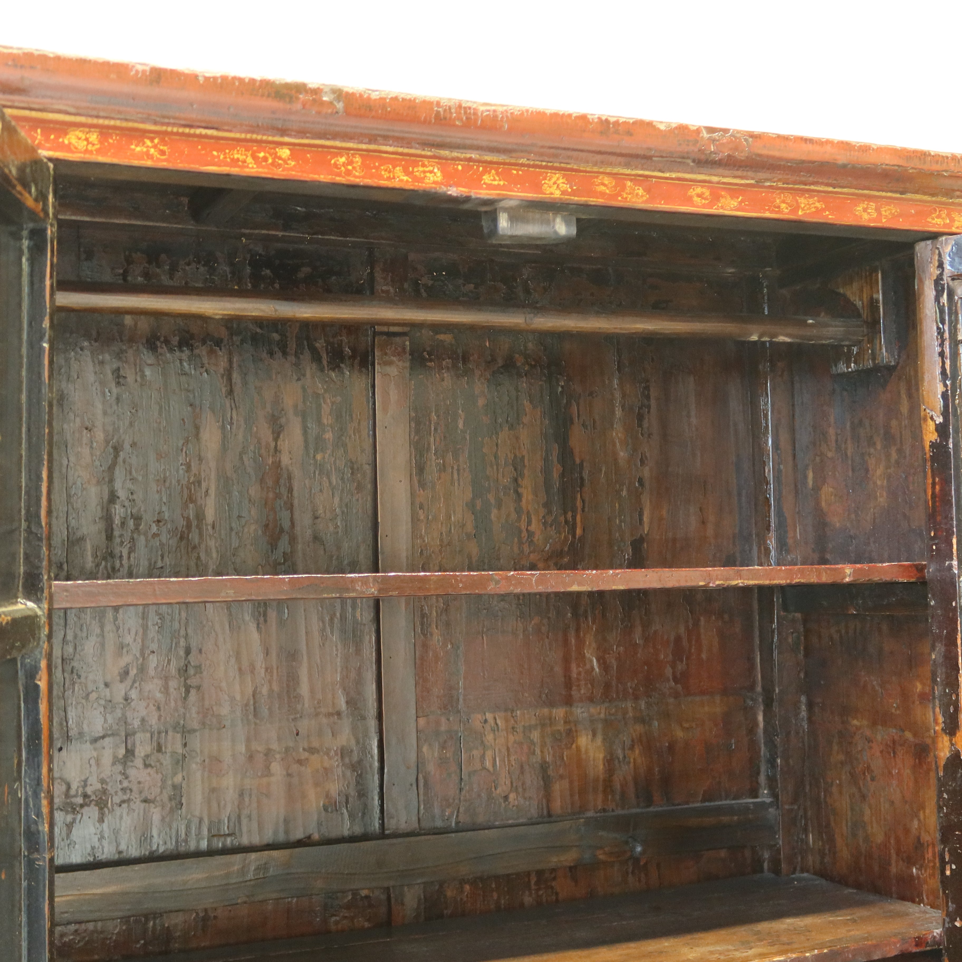 ARMADIO SHANXI ROSSO CON DECORI DORATI