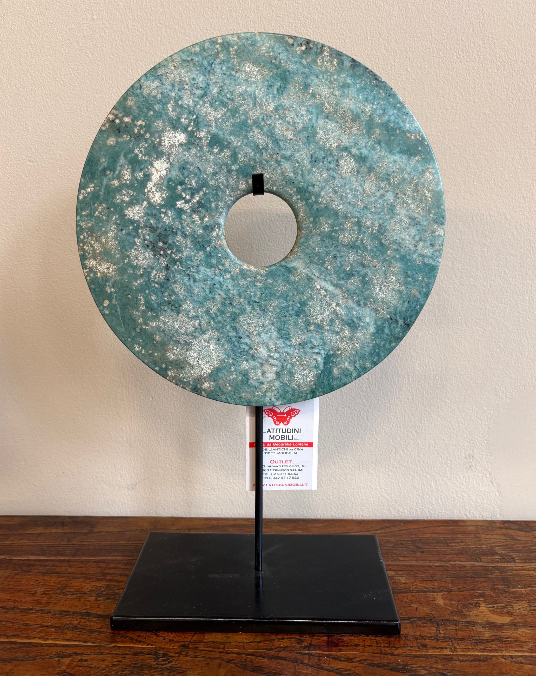 DISCO ORNAMENTALE LEVIGATO SU PIEDESTALLO