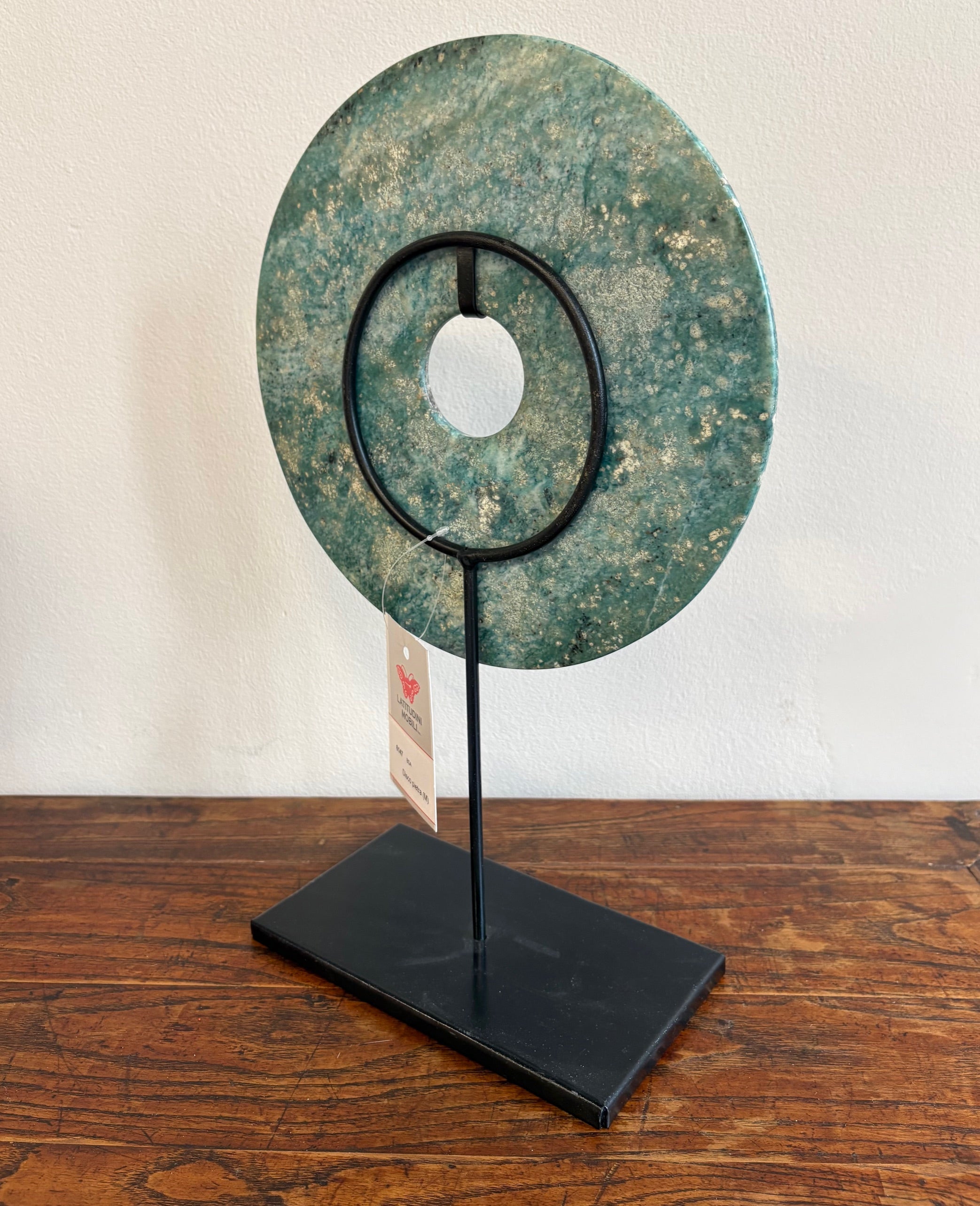 DISCO ORNAMENTALE LEVIGATO SU PIEDESTALLO