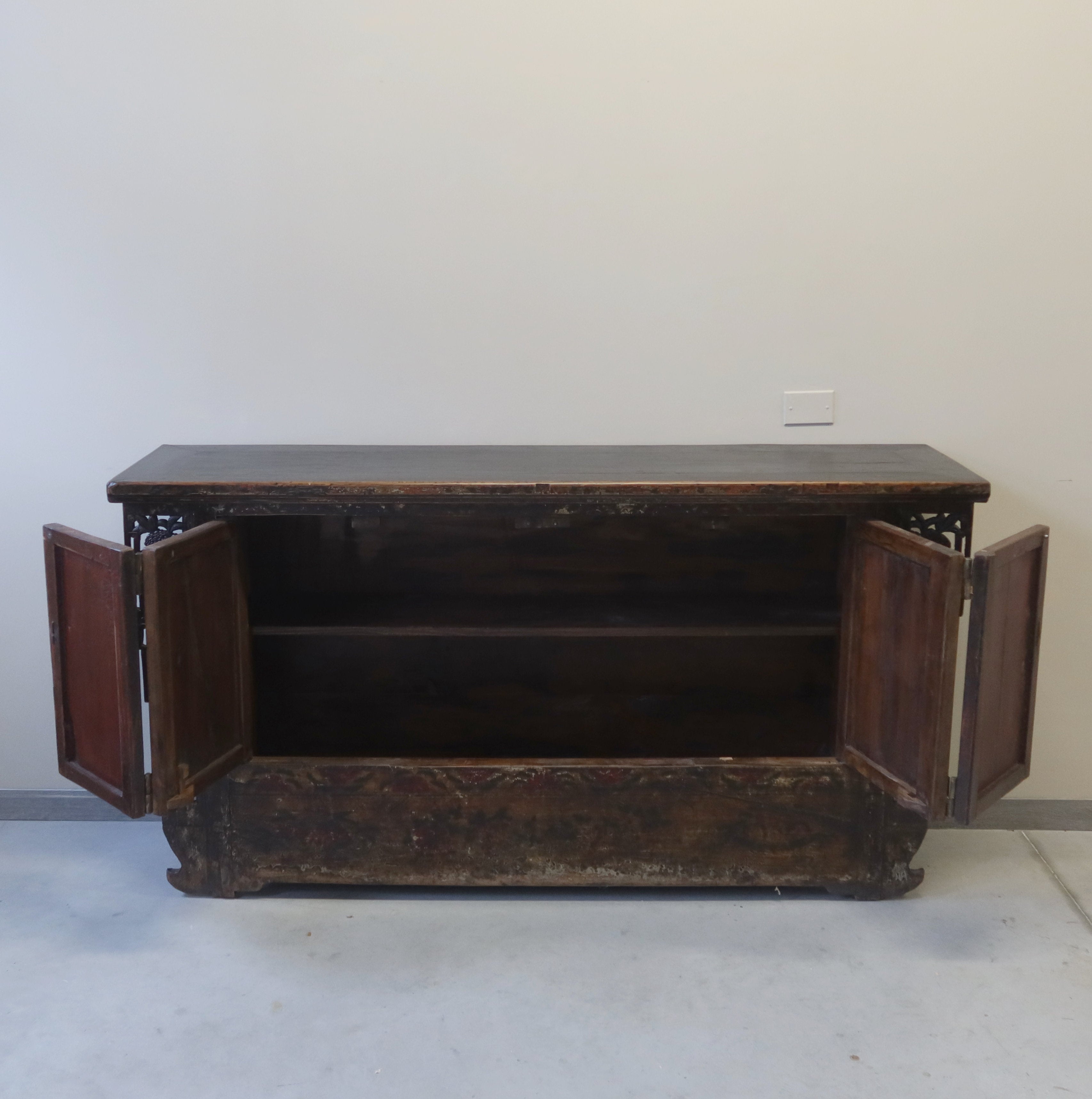 CREDENZA GANZU DEC LIEVE ALI INTAGLIATE