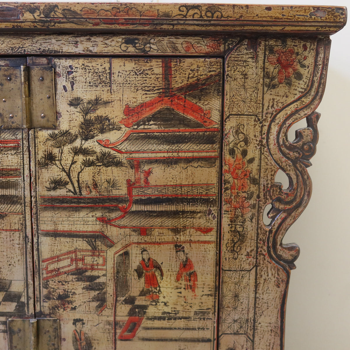CREDENZA GANZU AD ALTARE ALI INTAGLIATE