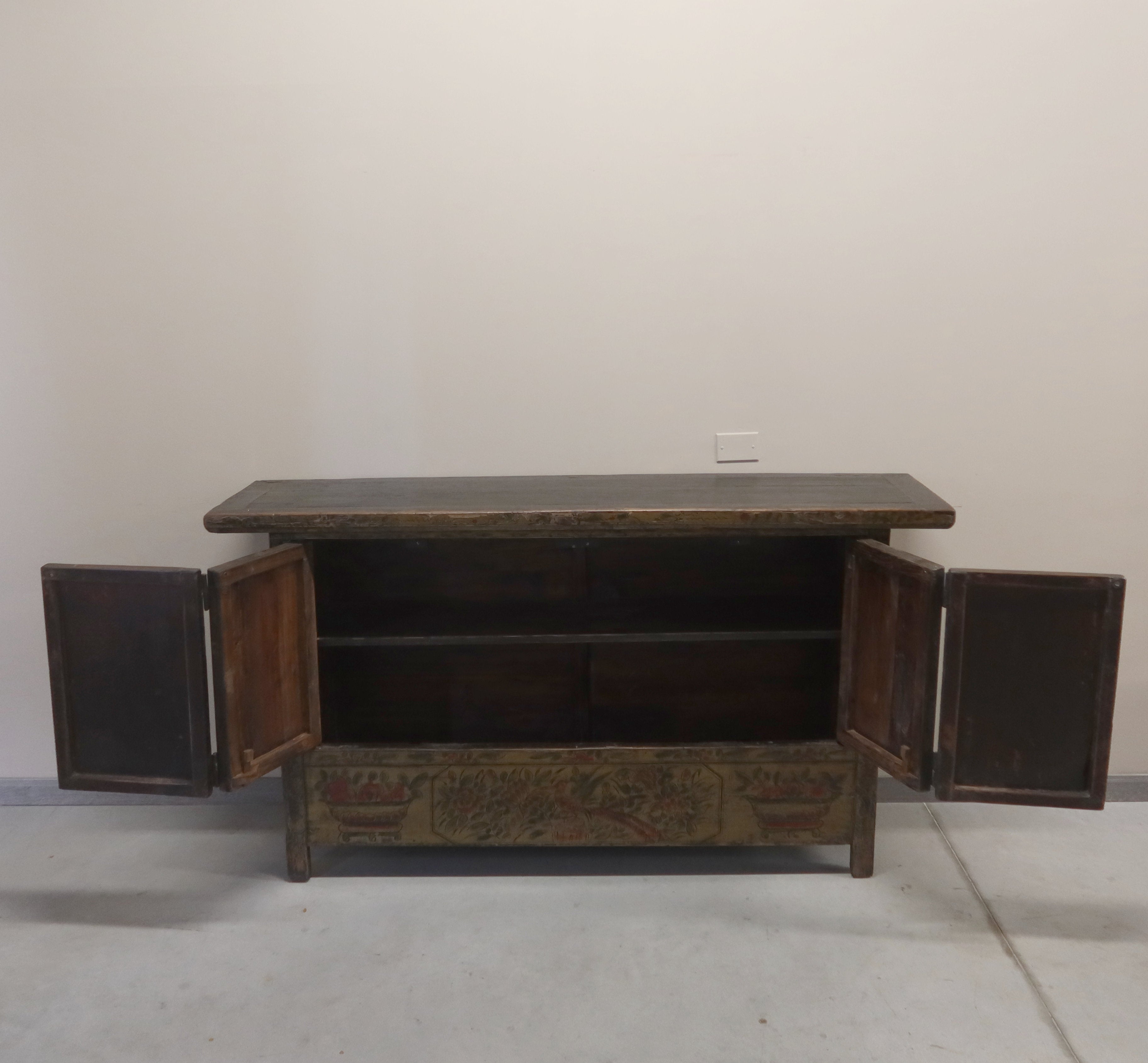 CREDENZA GANZU DECORATA TOP AGGETTANTE