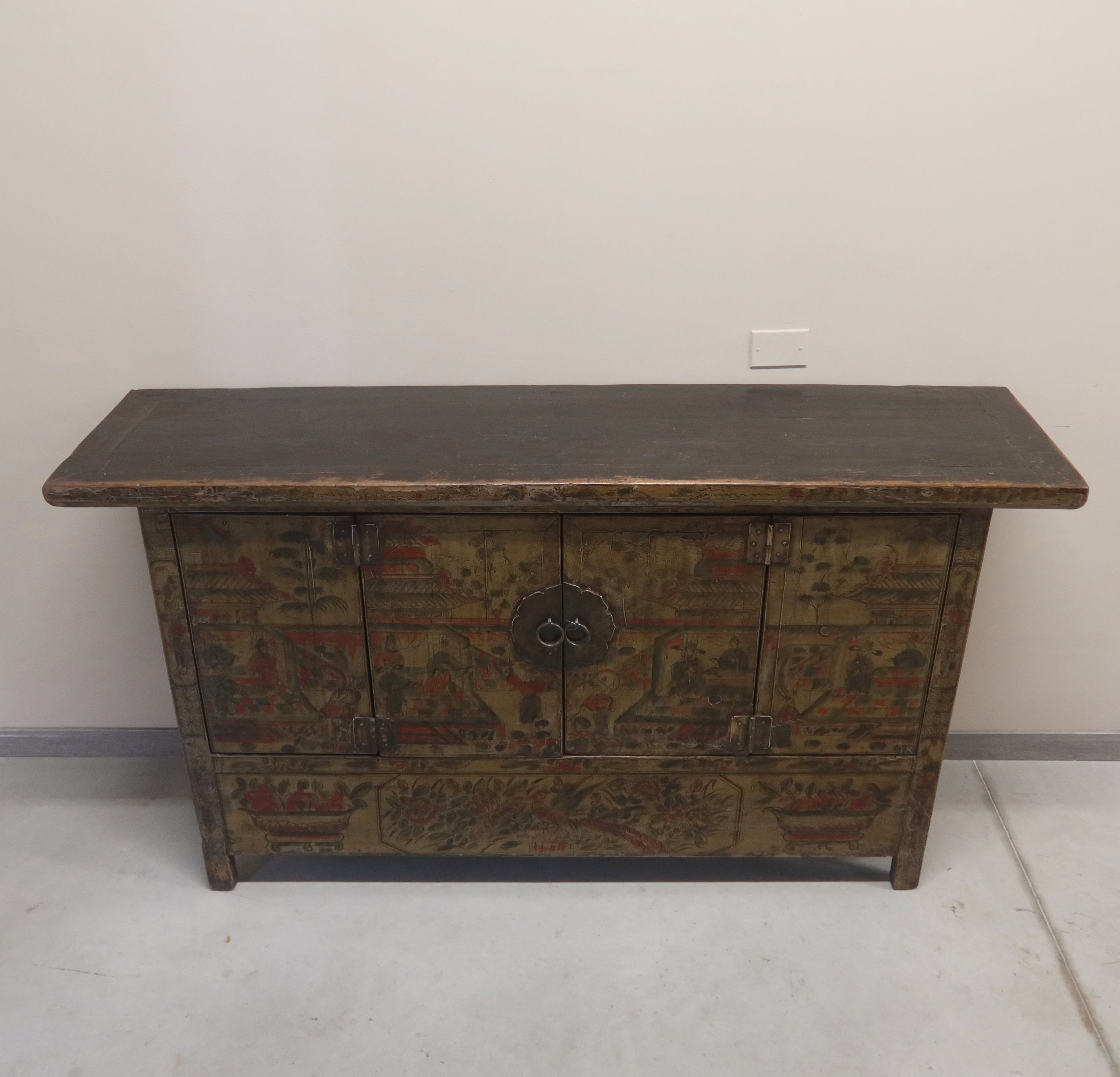 CREDENZA GANZU DECORATA TOP AGGETTANTE