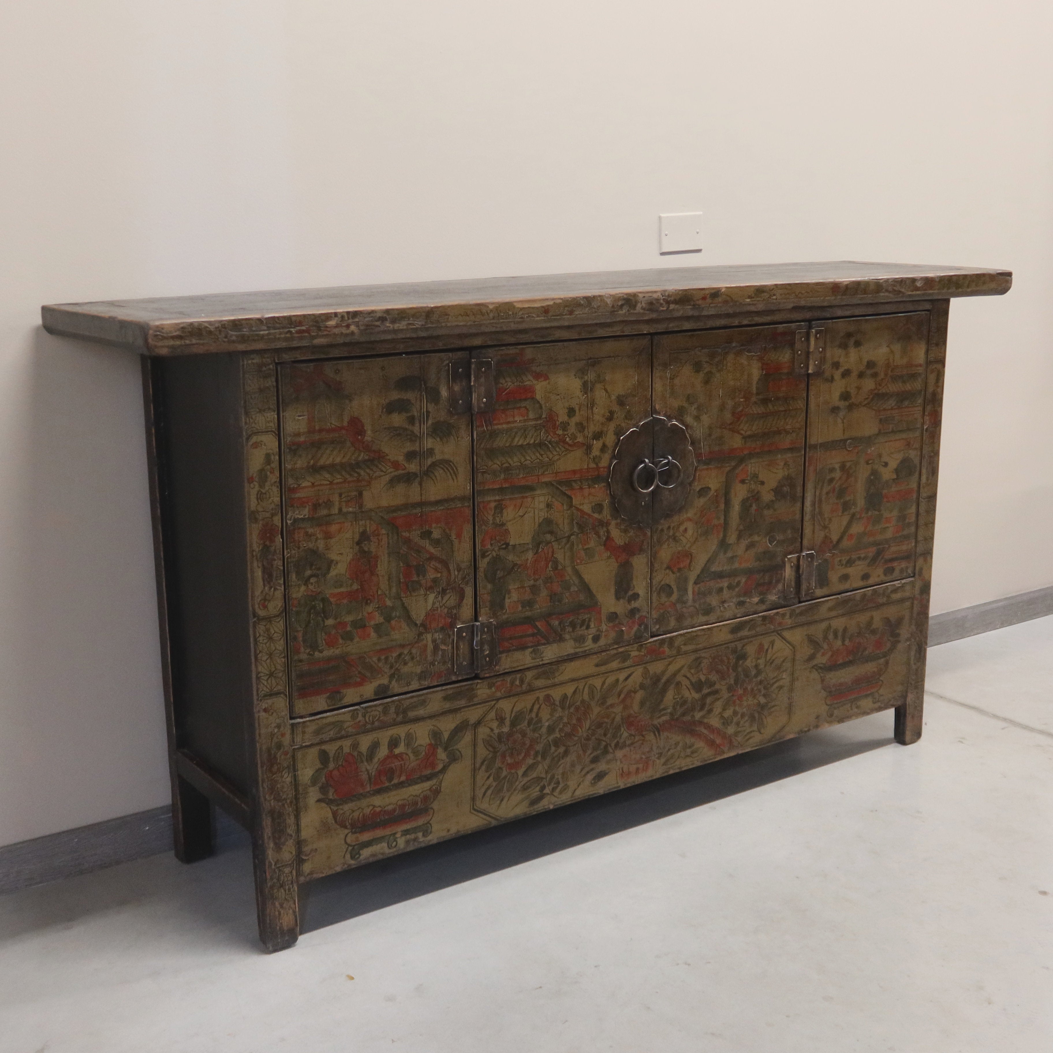 CREDENZA GANZU DECORATA TOP AGGETTANTE