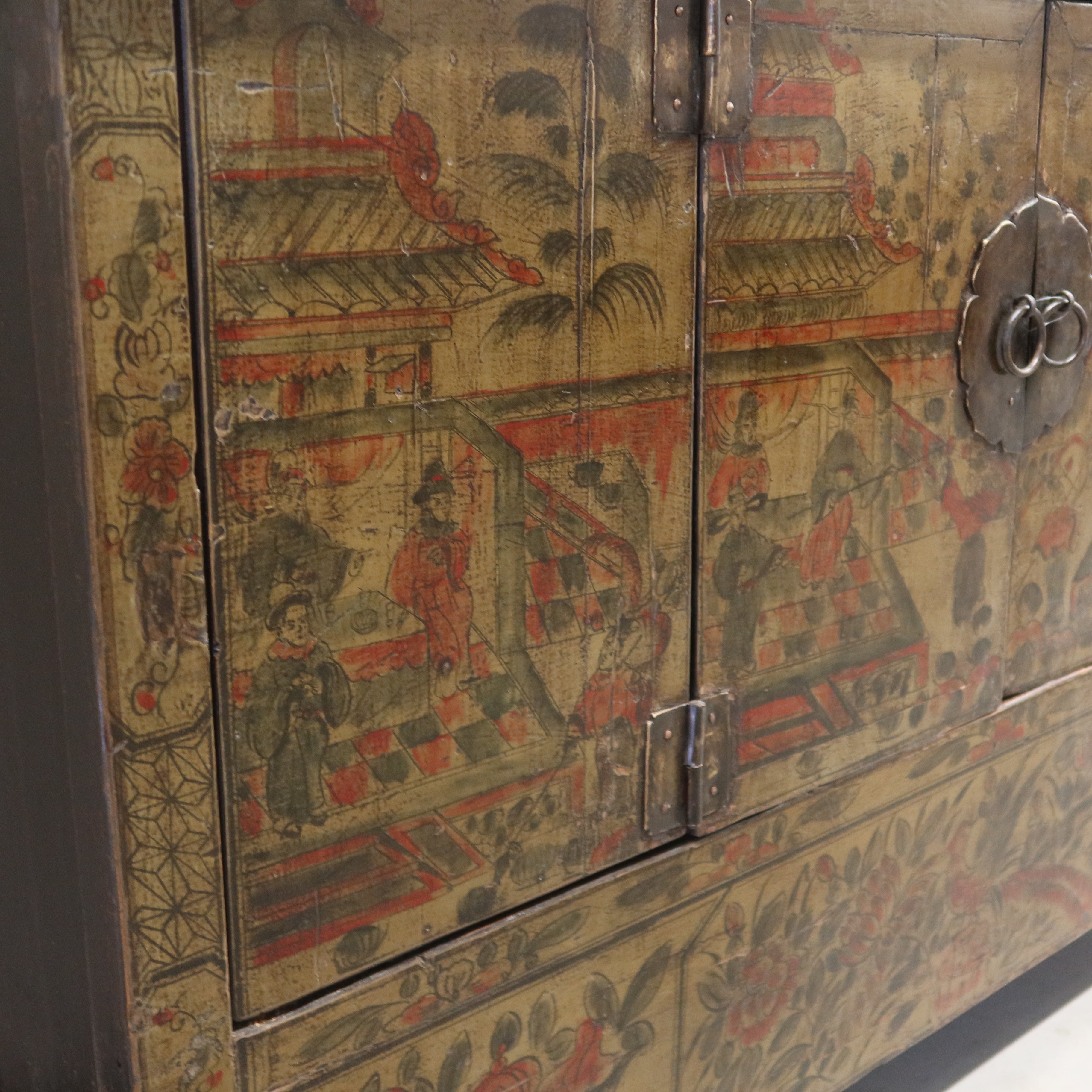 CREDENZA GANZU DECORATA TOP AGGETTANTE