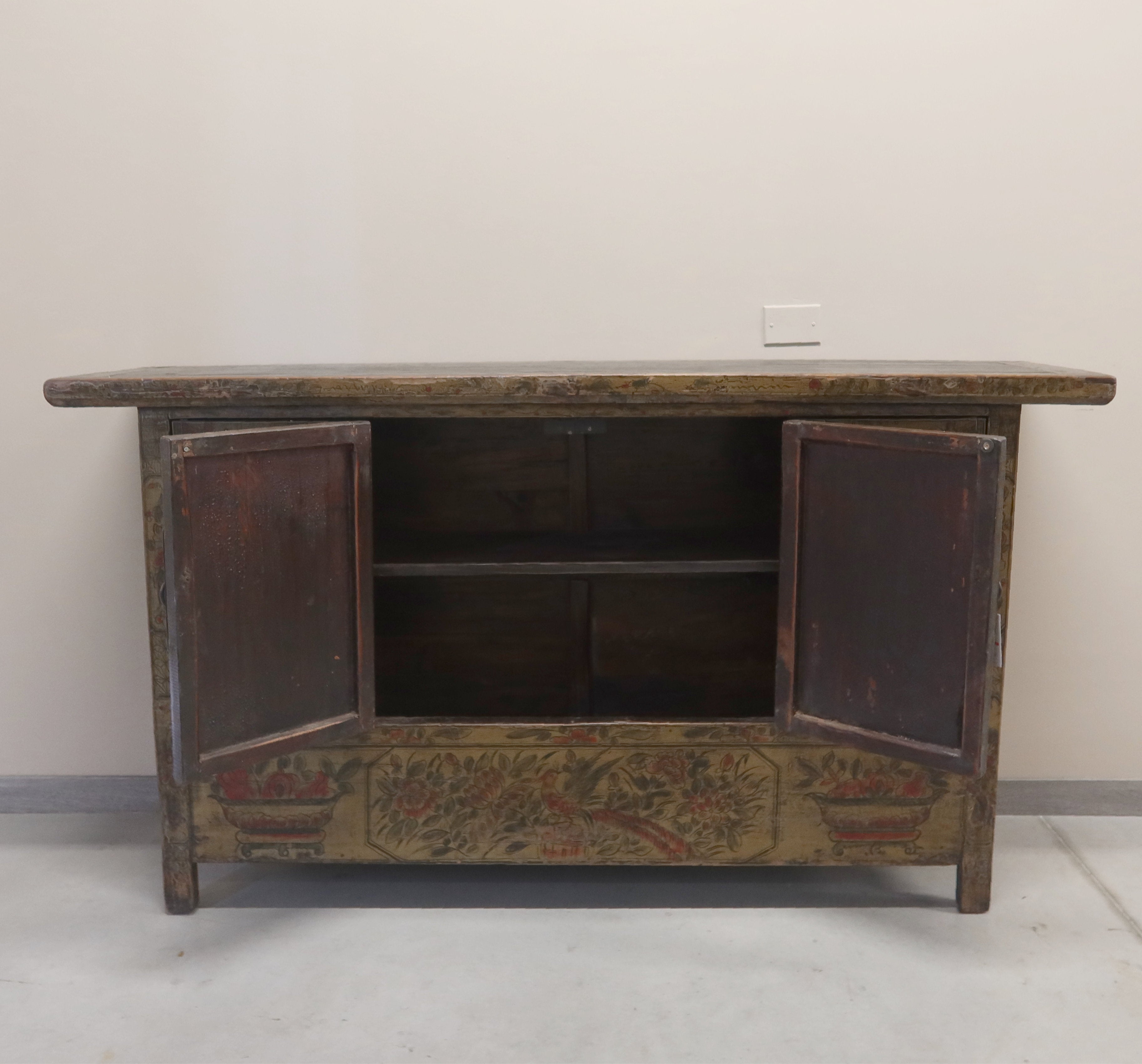 CREDENZA GANZU DECORATA TOP AGGETTANTE
