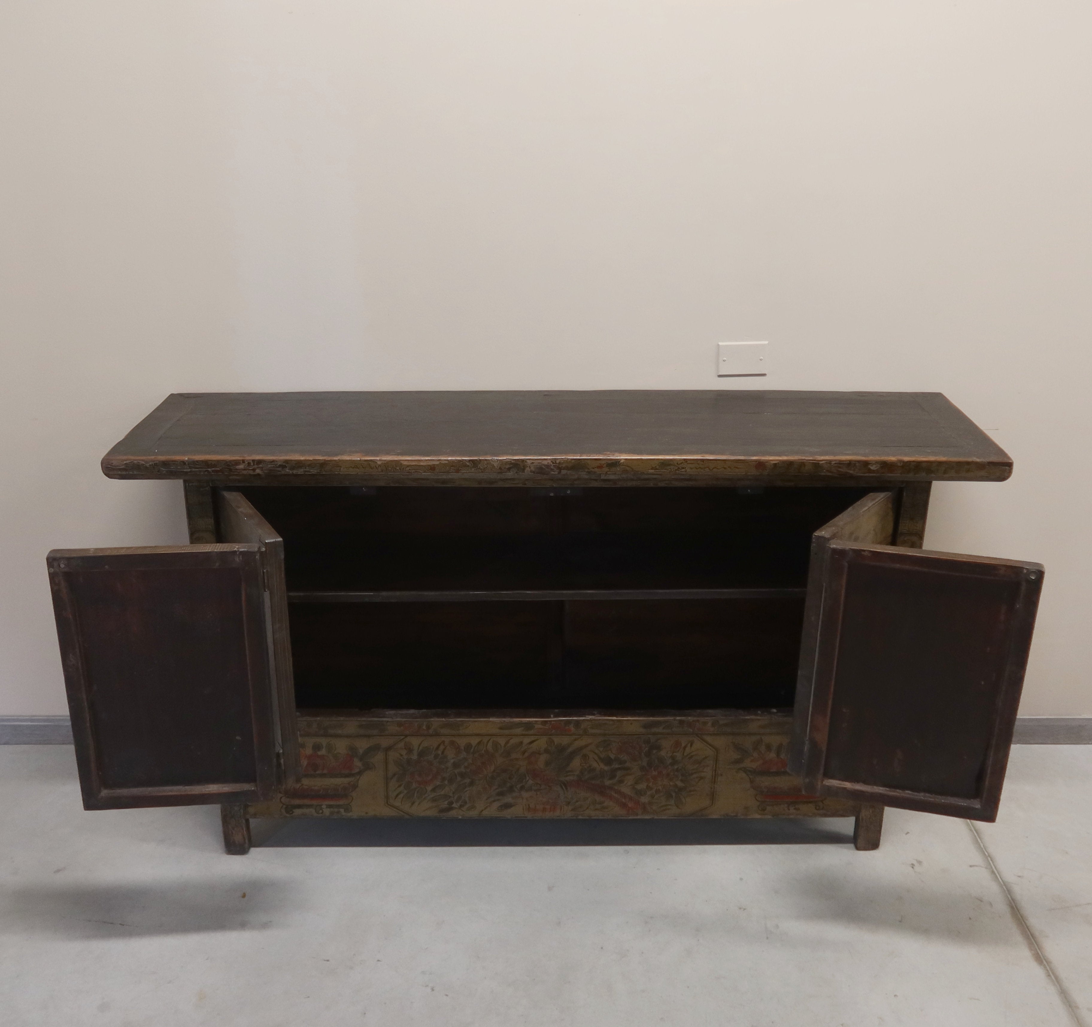 CREDENZA GANZU DECORATA TOP AGGETTANTE