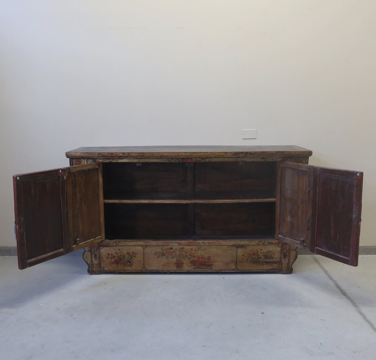 CREDENZA GANZU AD ALTARE ALI INTAGLIATE
