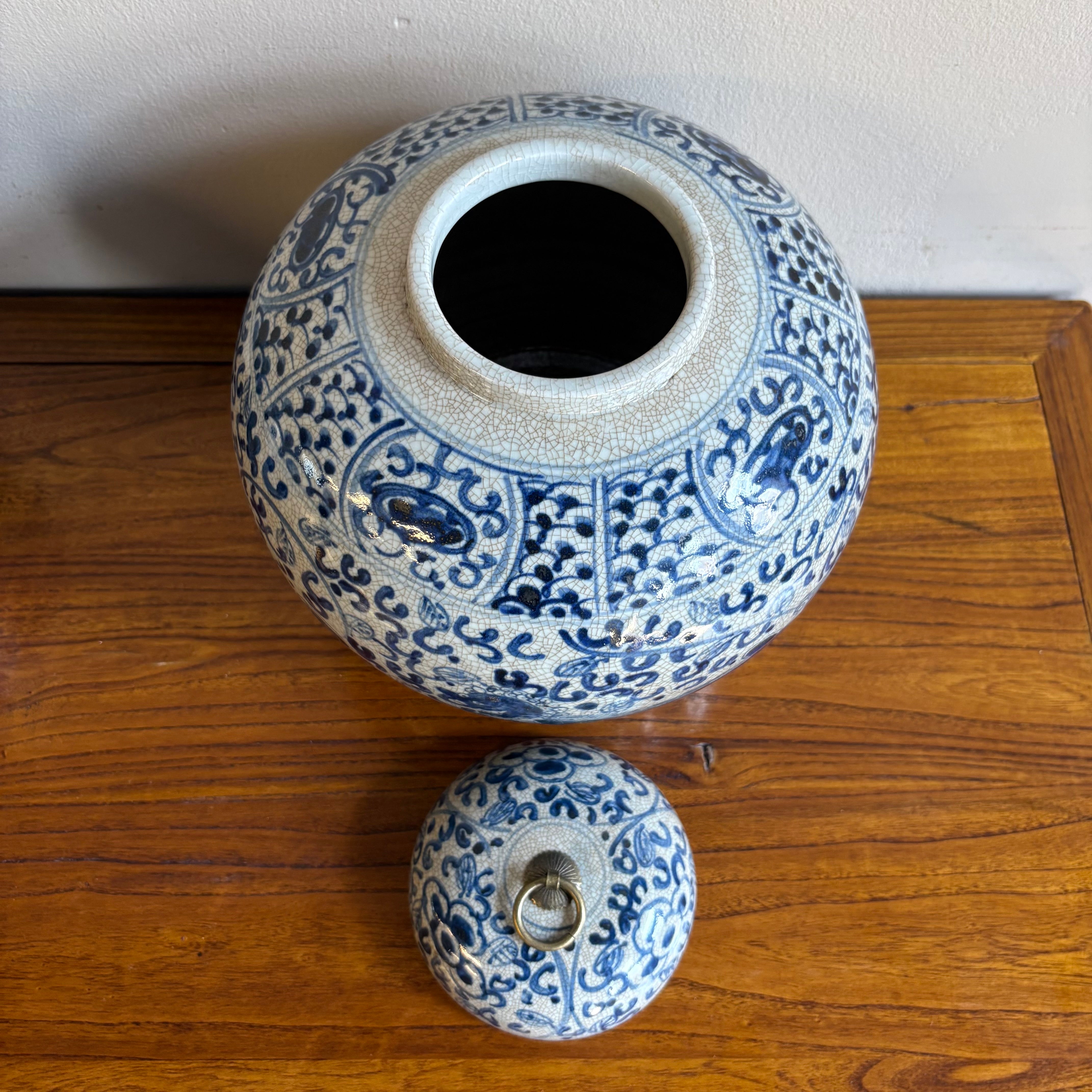 VASO CINESE IN CERAMICA CON COPERCHIO