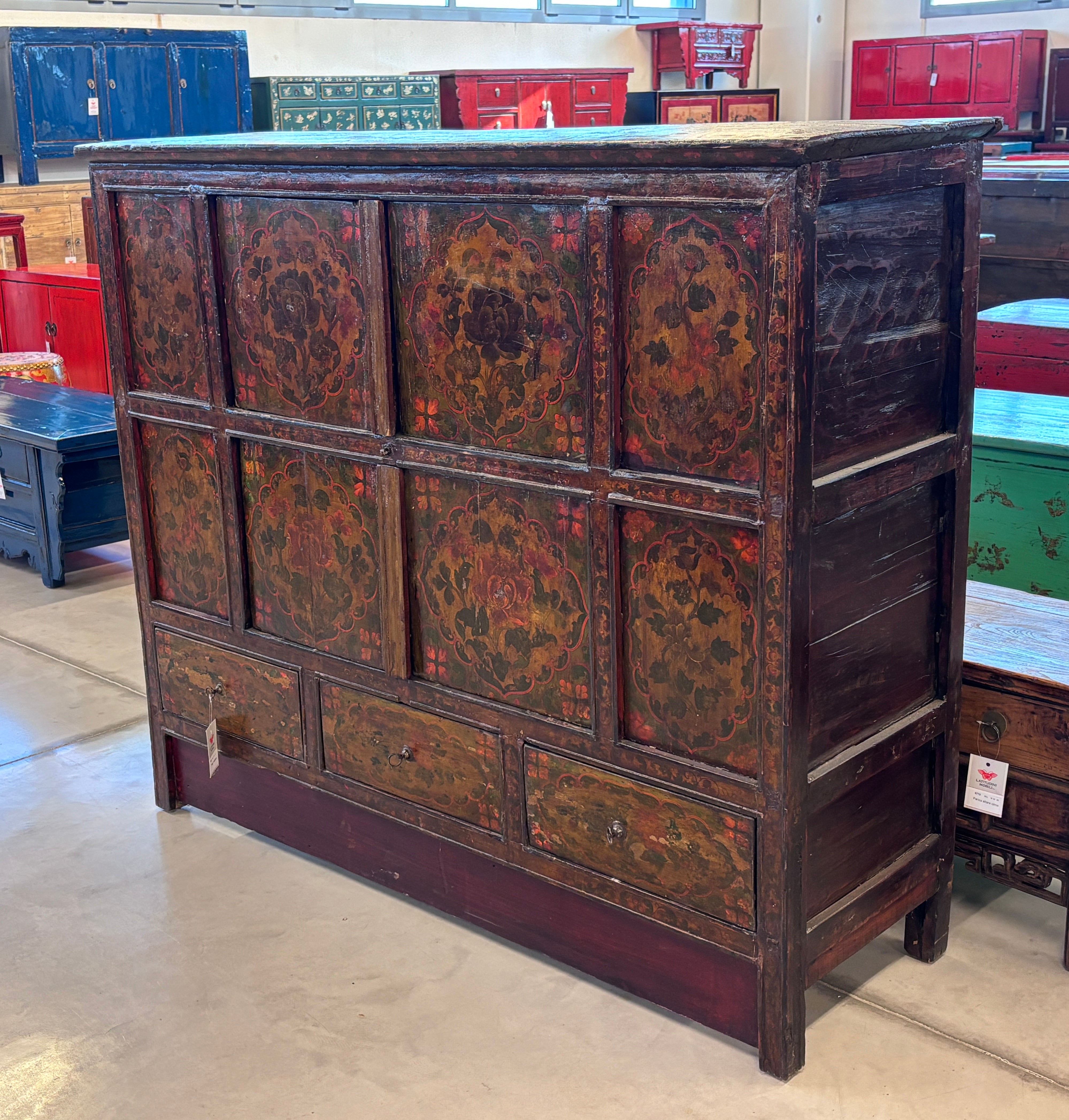 CREDENZA TIBET