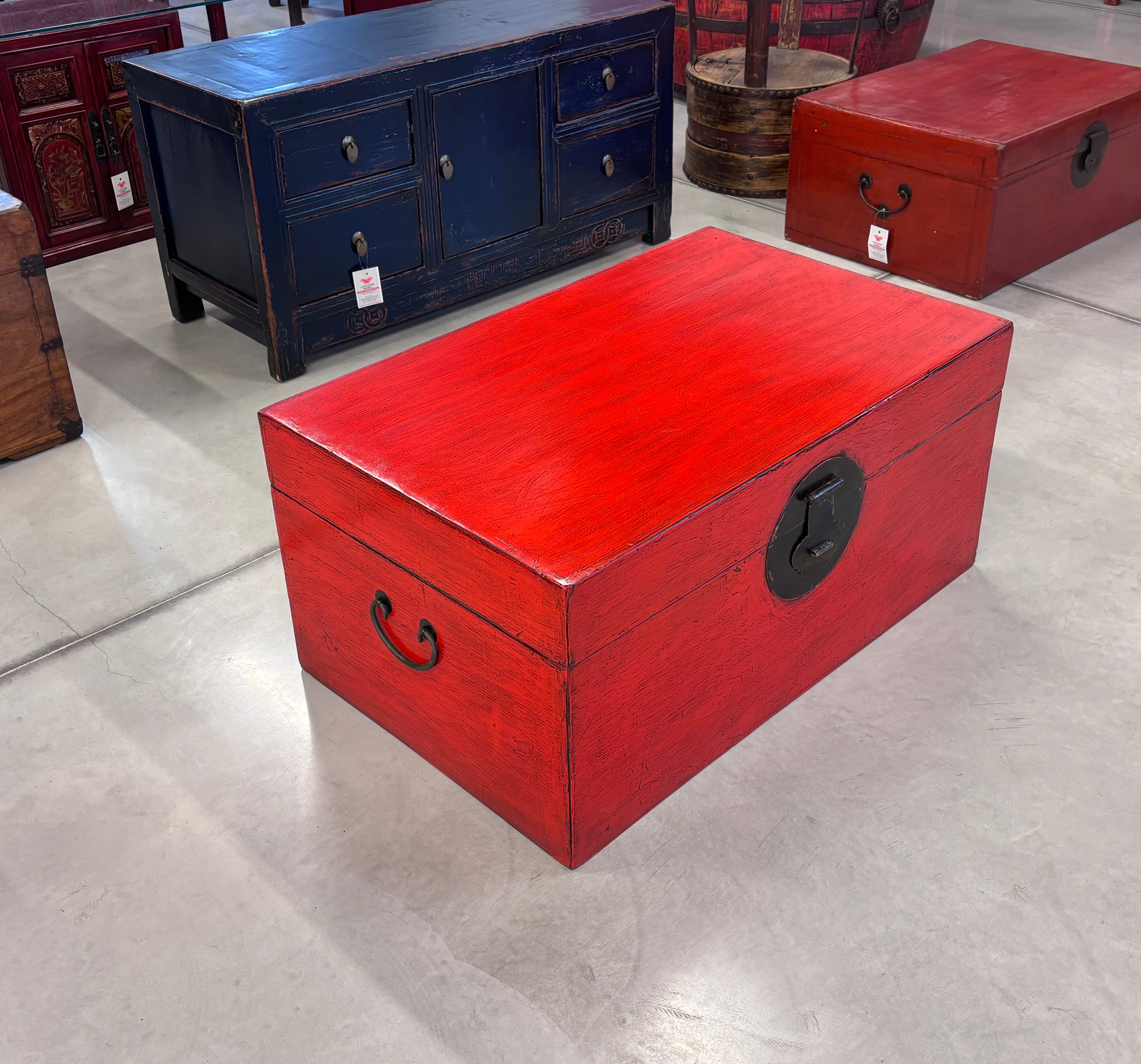 BAULE CINESE IN LACCA ROSSA