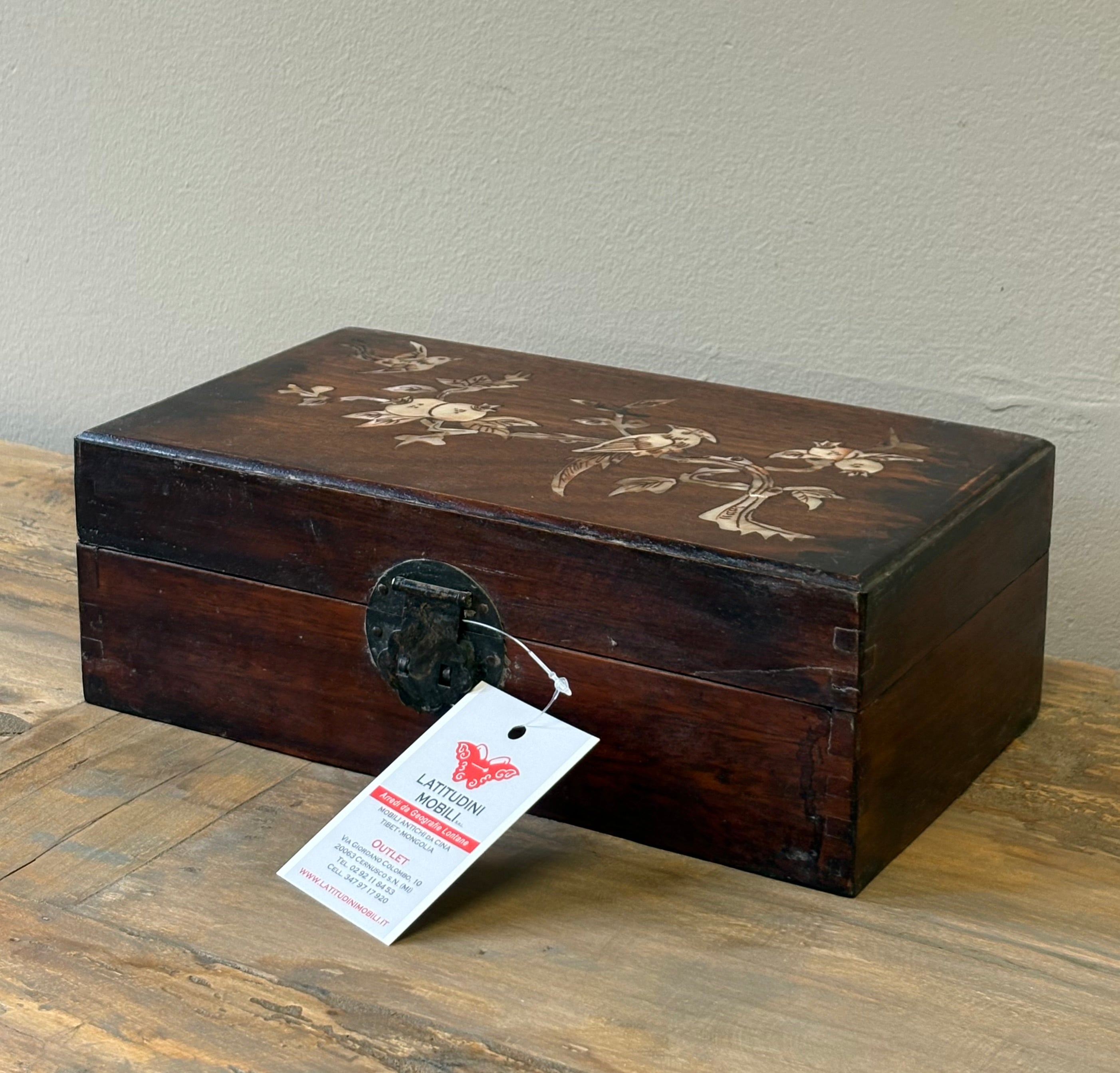 SCATOLA CINESE CON DECORO A RILIEVO